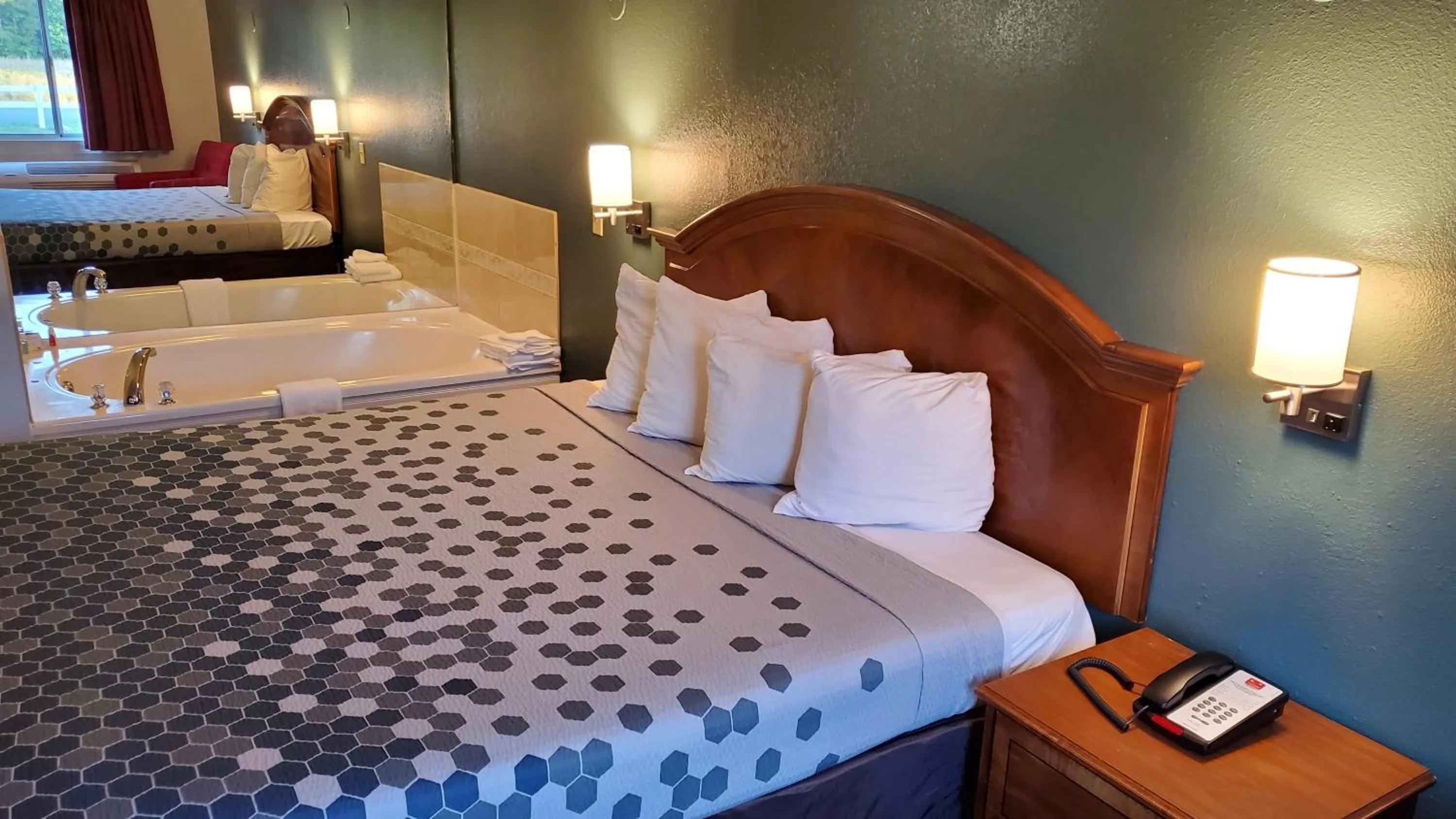 Bed in Stonewood Inn & Suites of Carrollton - Smithfield
