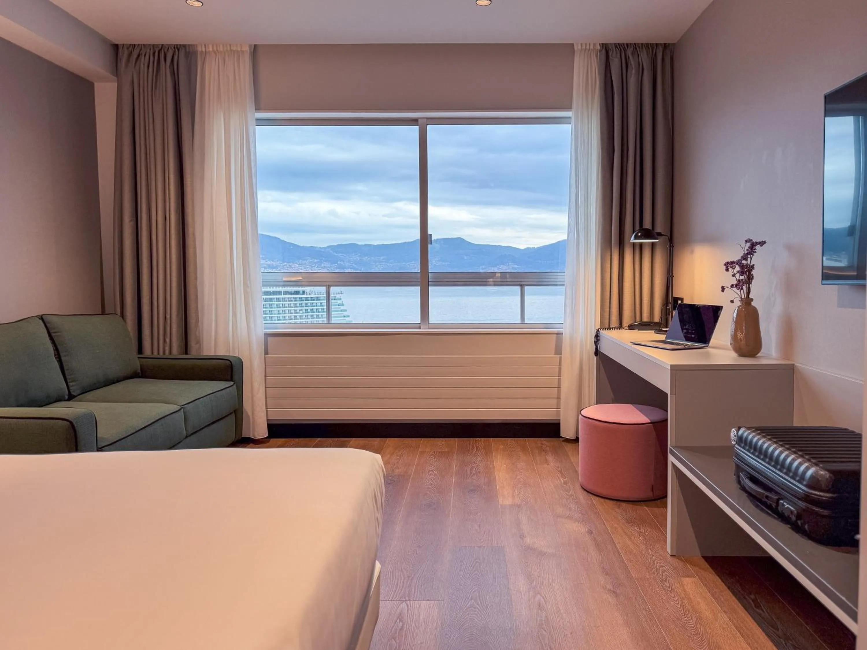 Bedroom, Bed in Hotel Bahía de Vigo