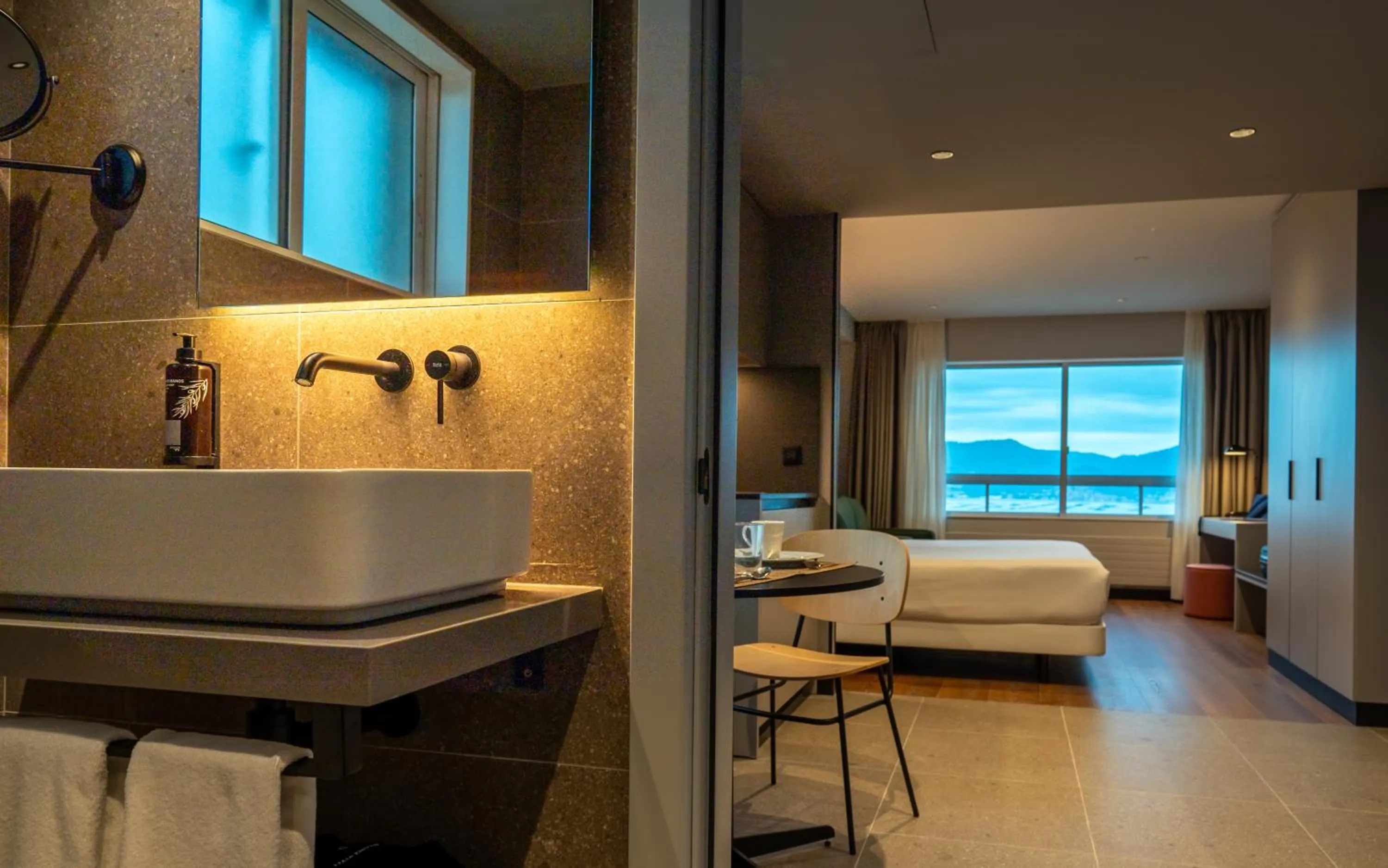 Bathroom, Bed in Hotel Bahía de Vigo