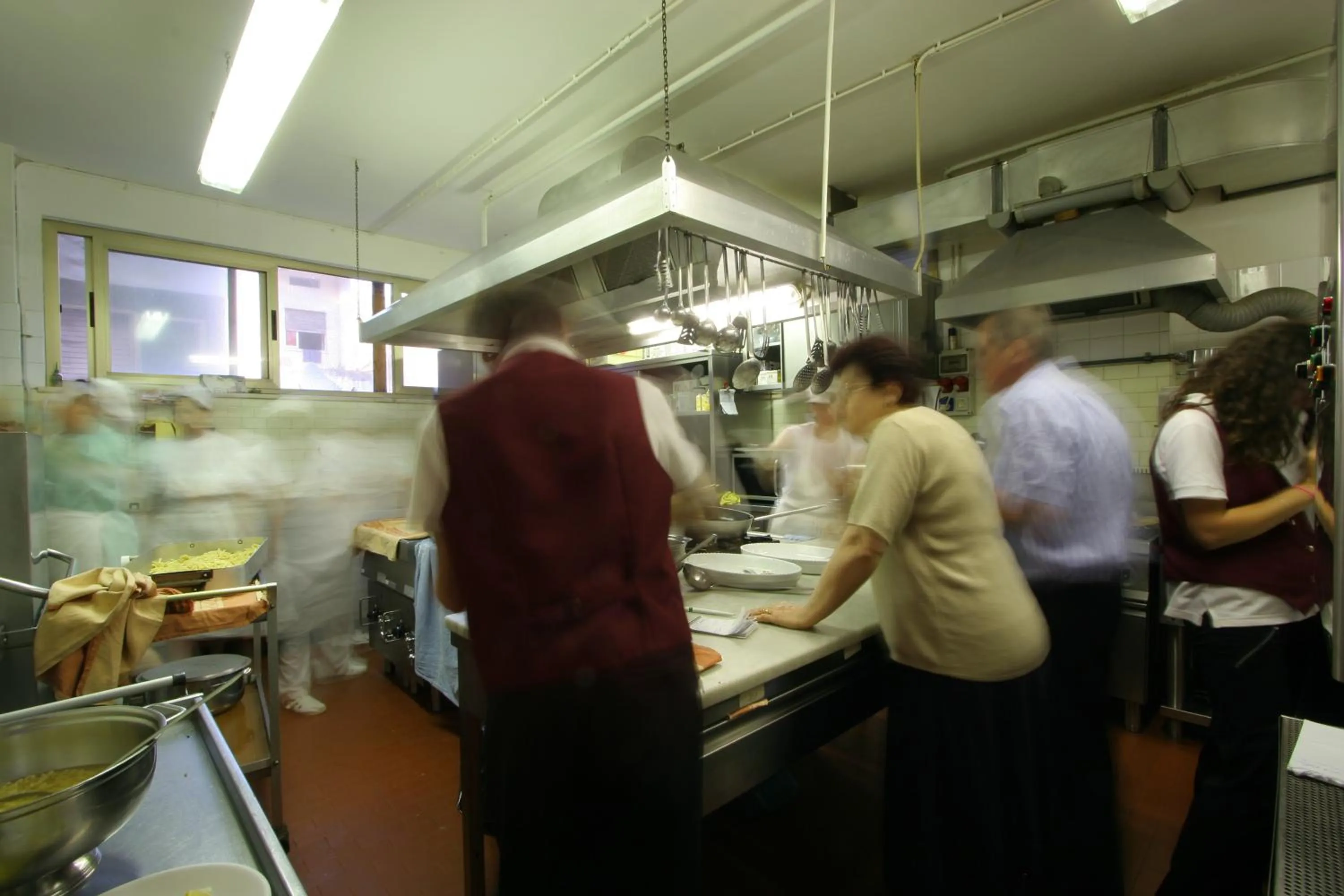 Restaurant/places to eat in Mon Hotel