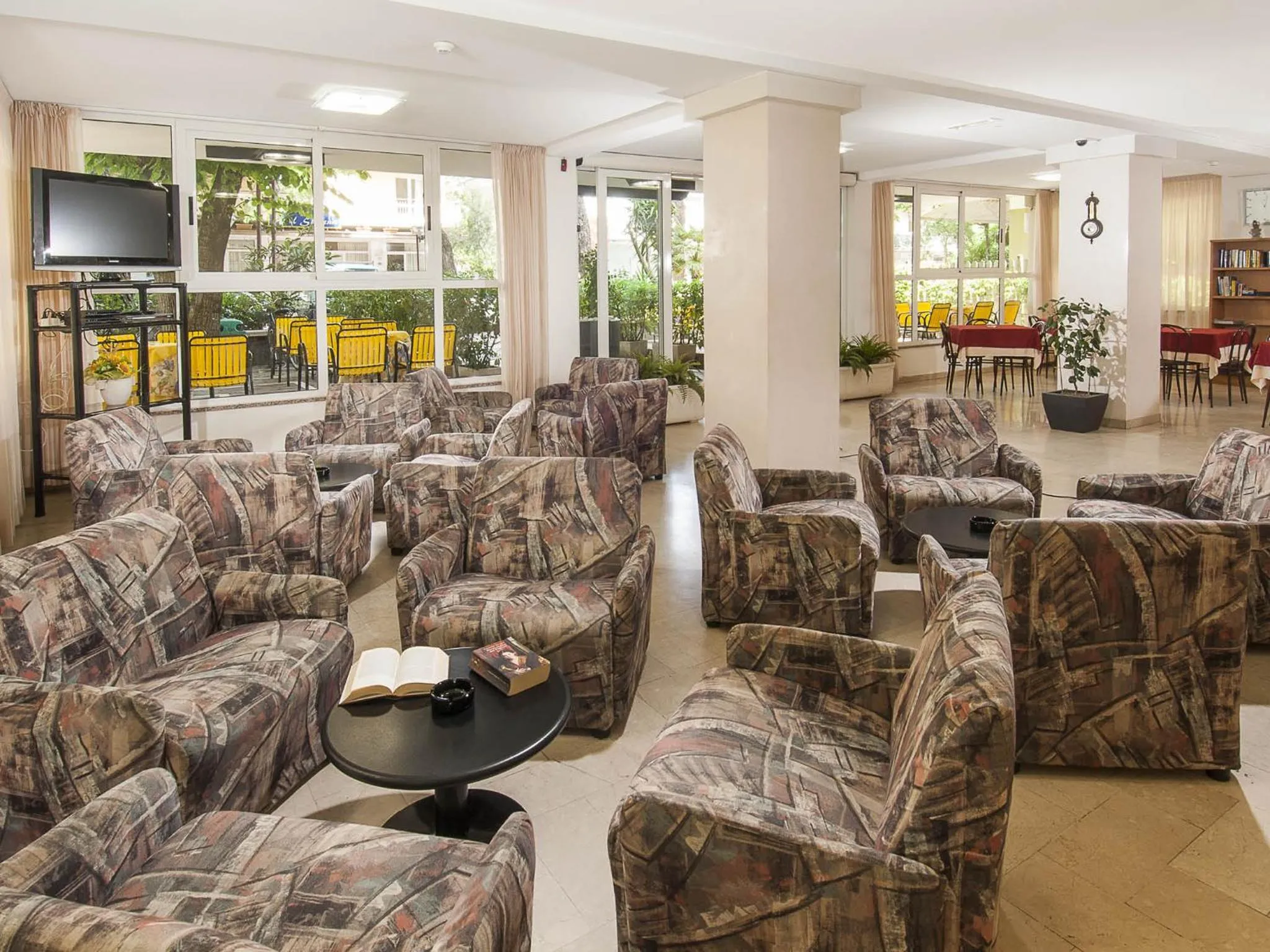 Lobby or reception in Mon Hotel