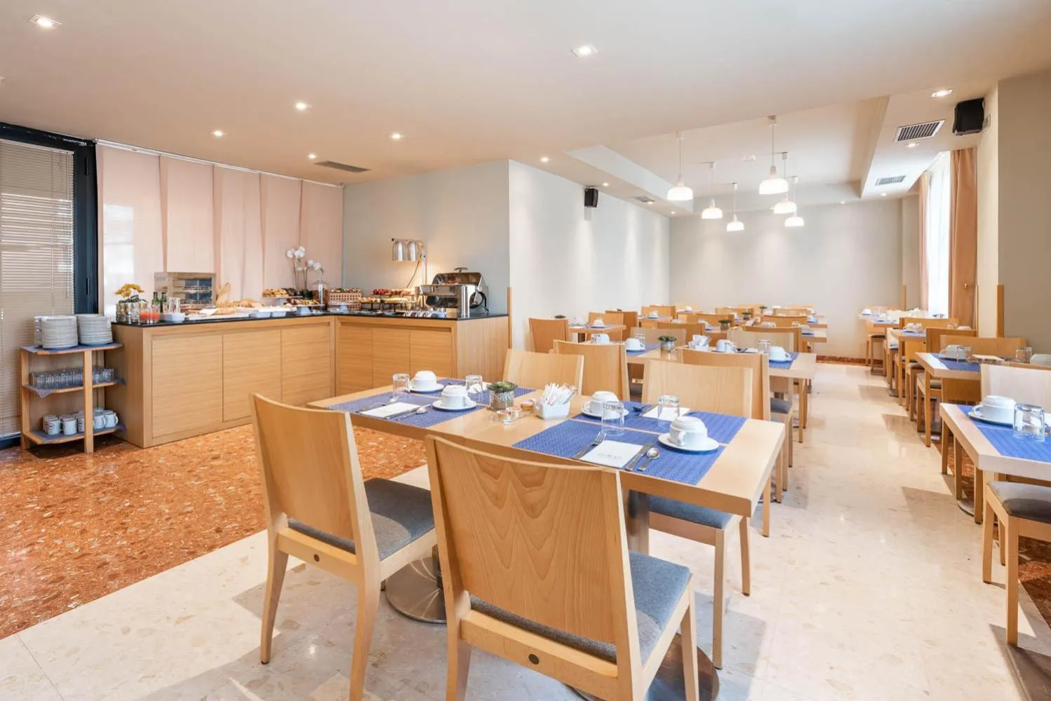 Breakfast in Aparthotel Exe Campus San Mamés