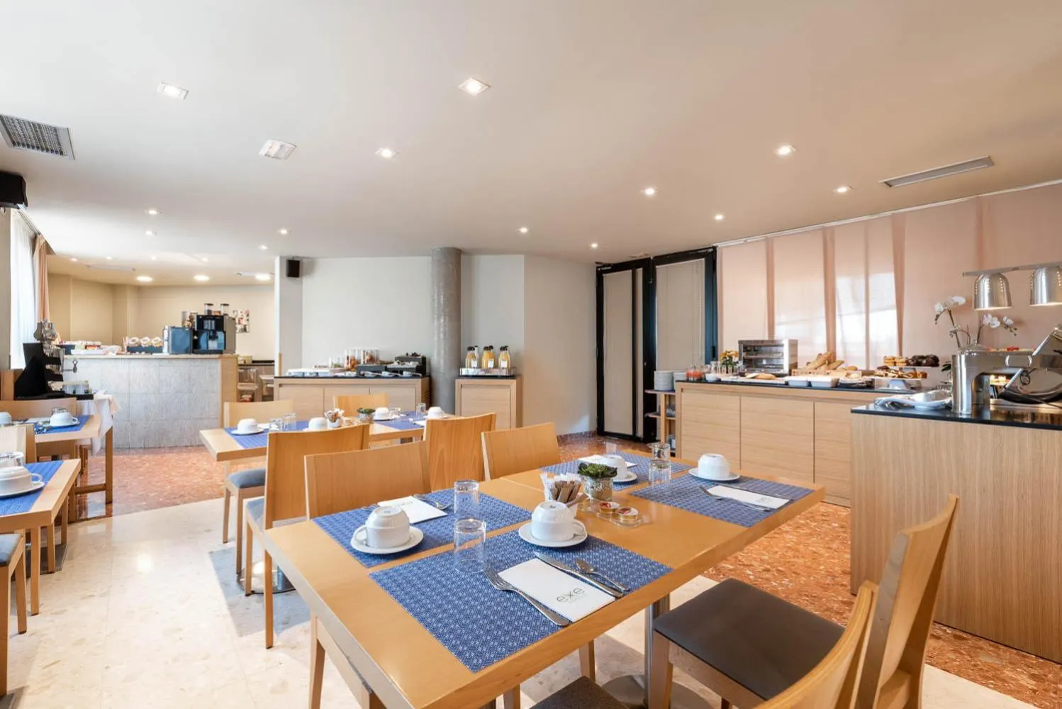 Breakfast in Aparthotel Exe Campus San Mamés