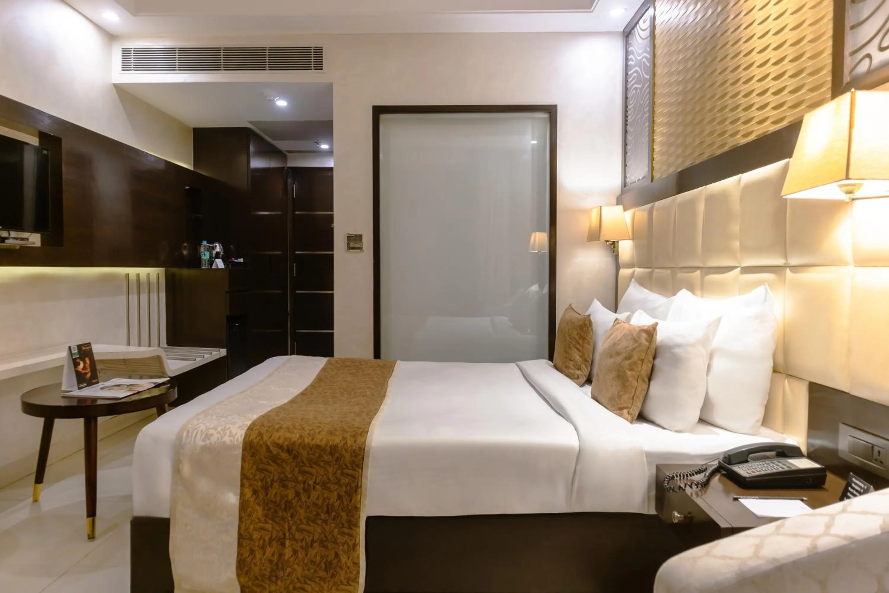 Bed in Udman Hotel Chhattarpur