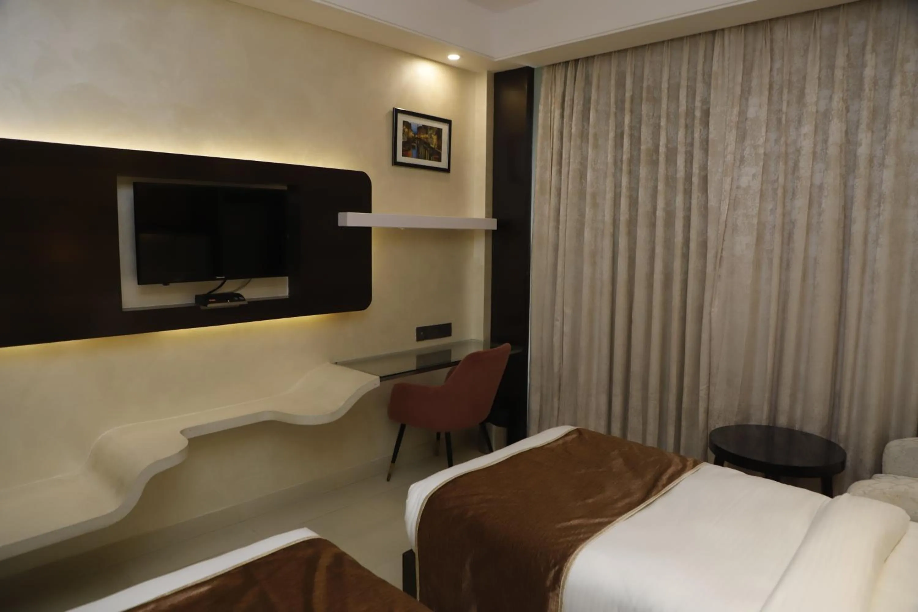 Bedroom, Bed in Udman Hotel at 18km from IGI Airport, By Ferns N Petals, Chattarpur, Delhi