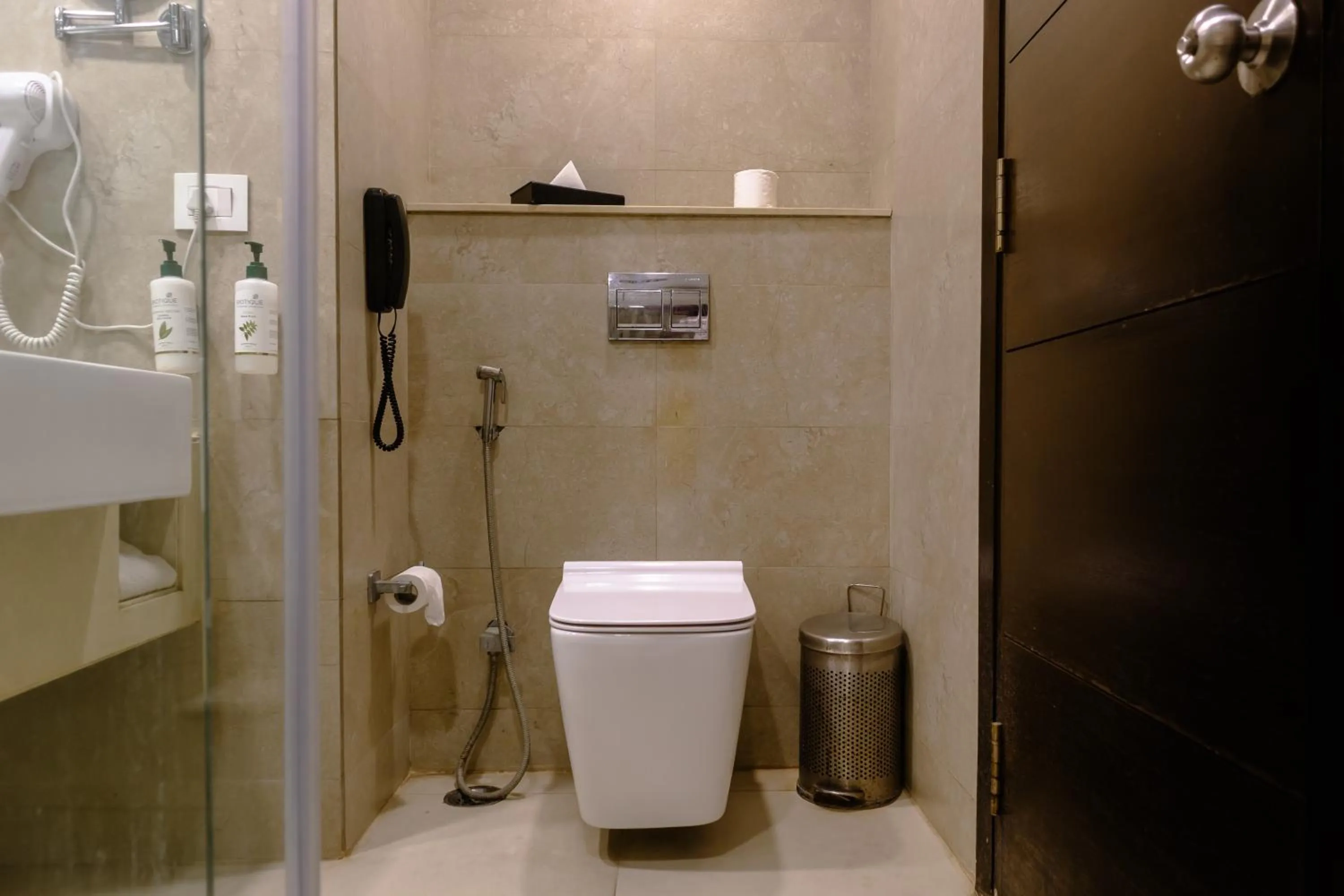 Toilet in Udman Hotel Chhattarpur