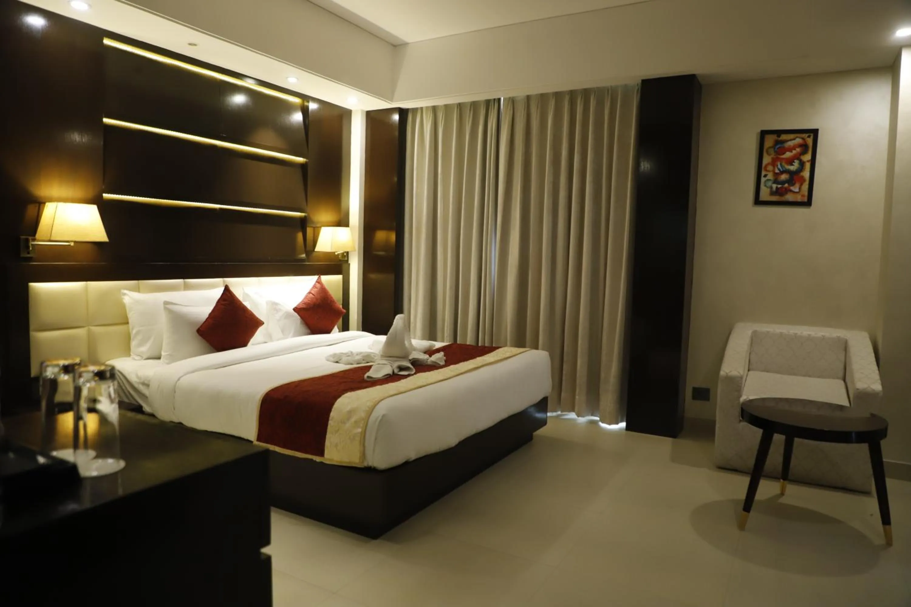 Bedroom, Bed in Udman Hotel at 18km from IGI Airport, By Ferns N Petals, Chattarpur, Delhi