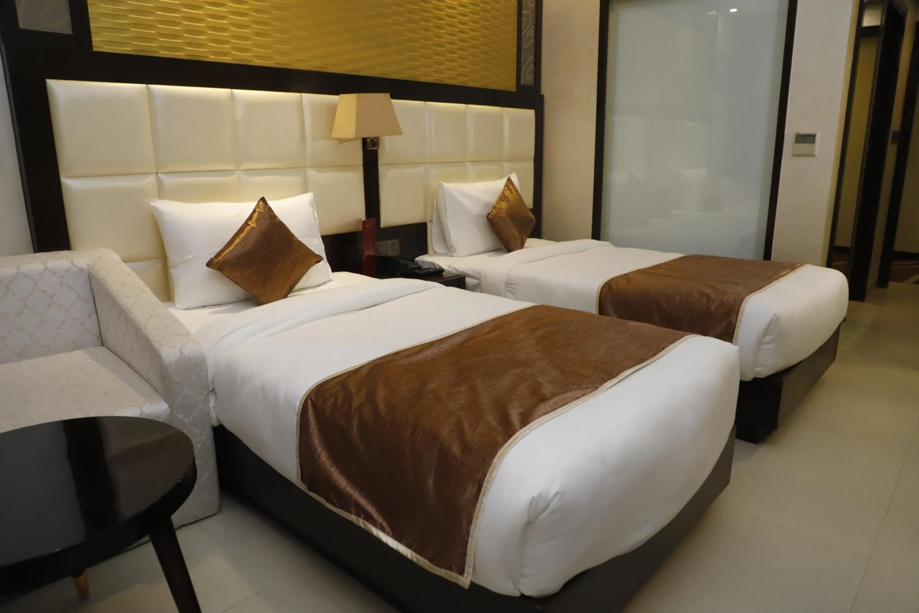 Bedroom, Bed in Udman Hotel at 18km from IGI Airport, By Ferns N Petals, Chattarpur, Delhi