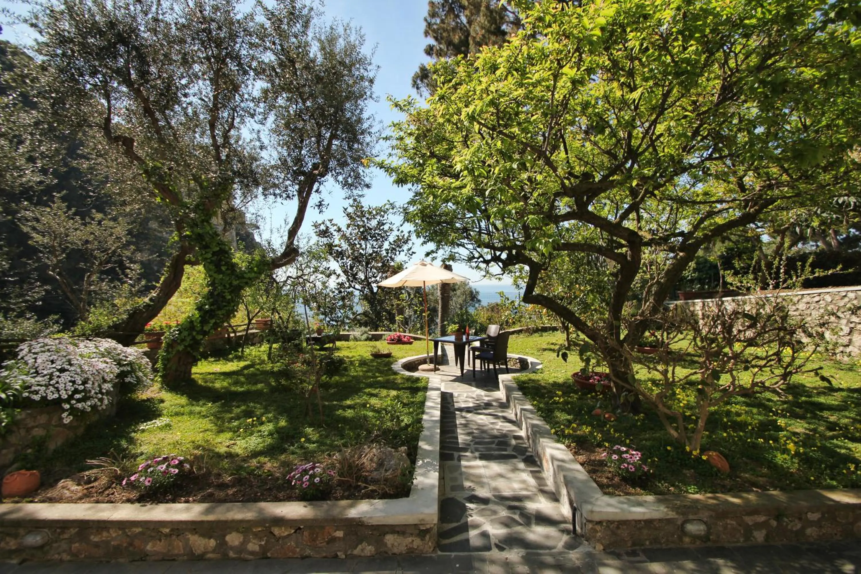 Garden view in Casa Augusto B&B