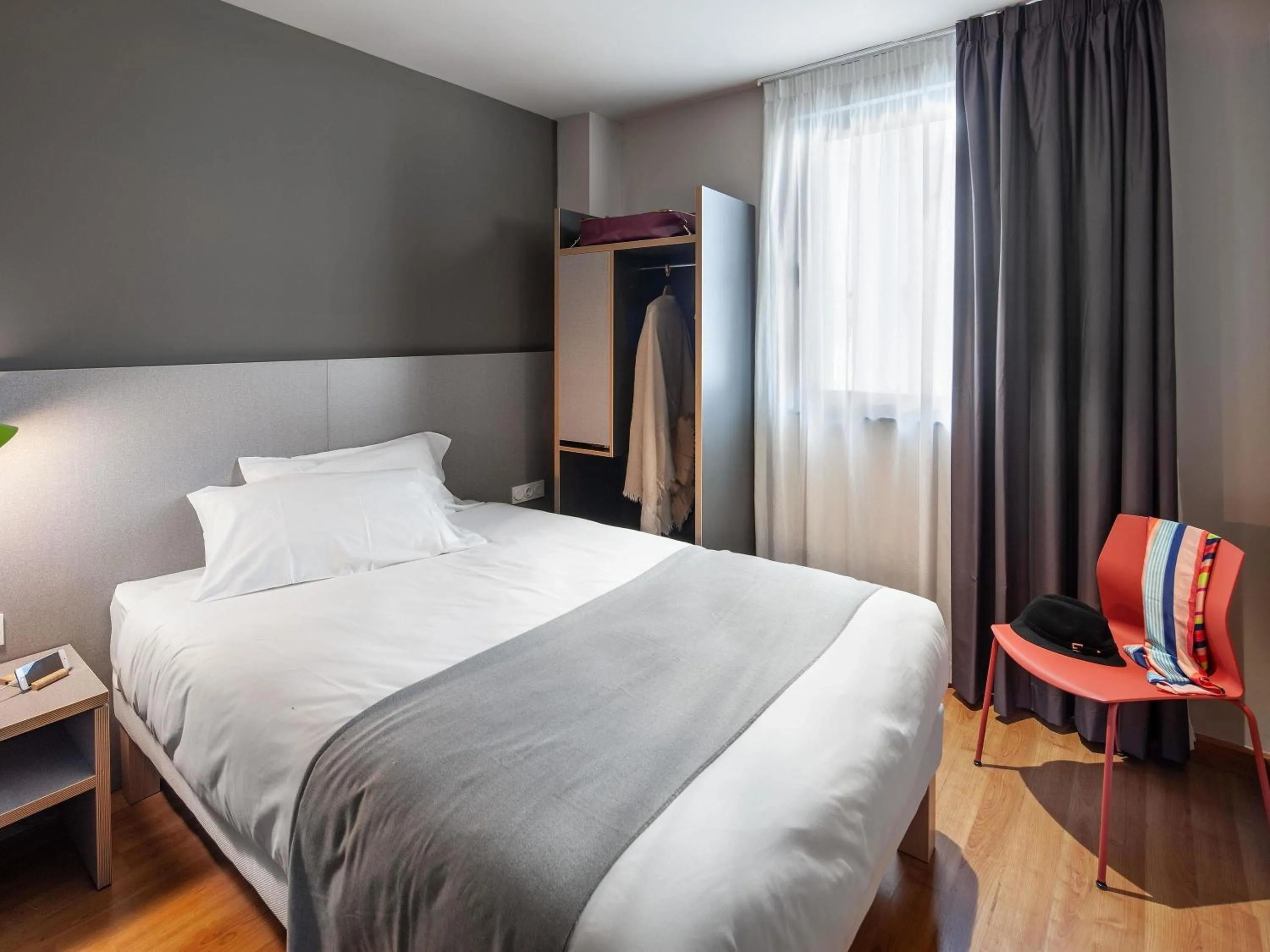 Bedroom, Bed in ibis Styles Pamplona Noain