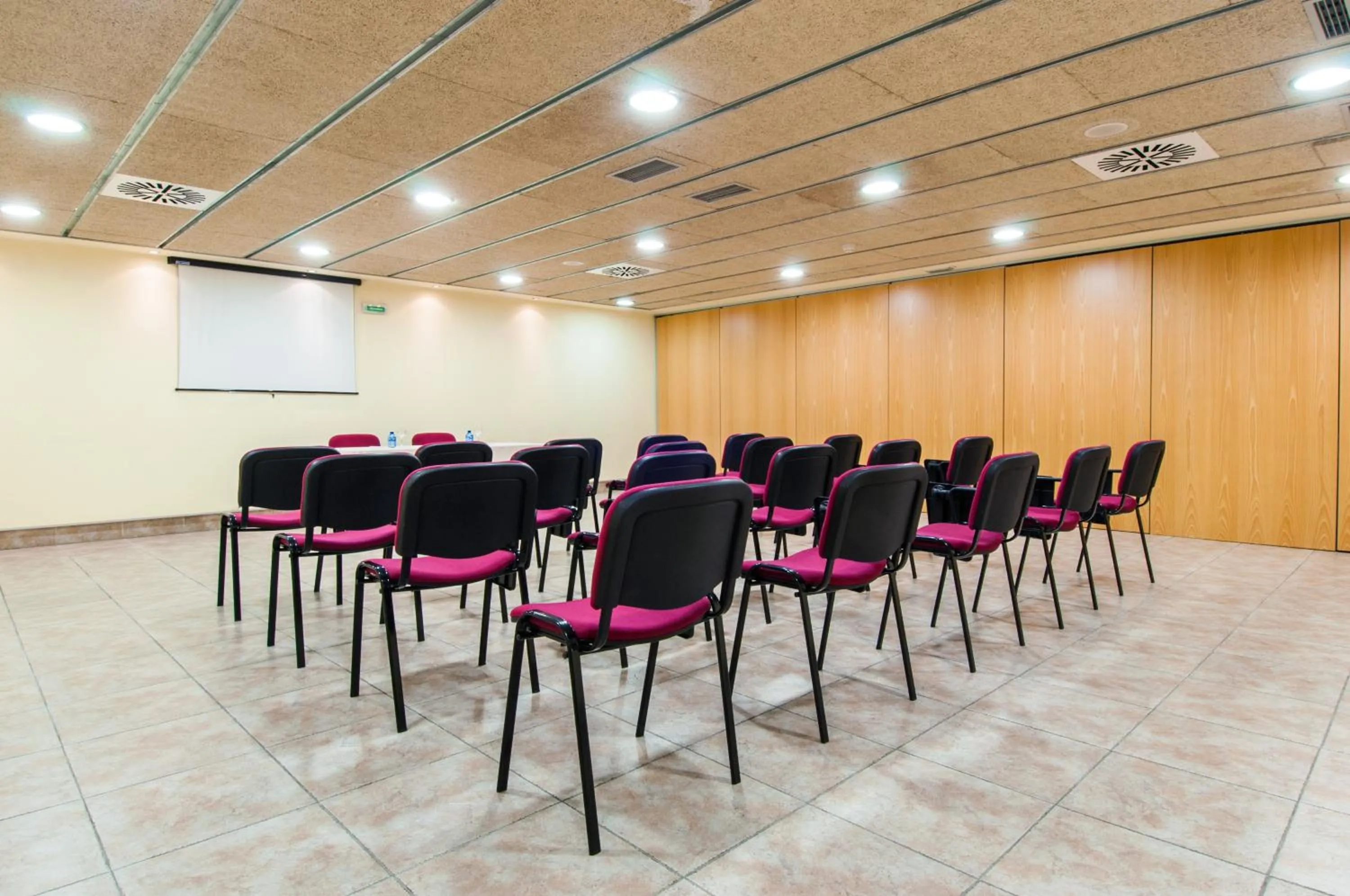 Seating area in ibis Styles Pamplona Noain