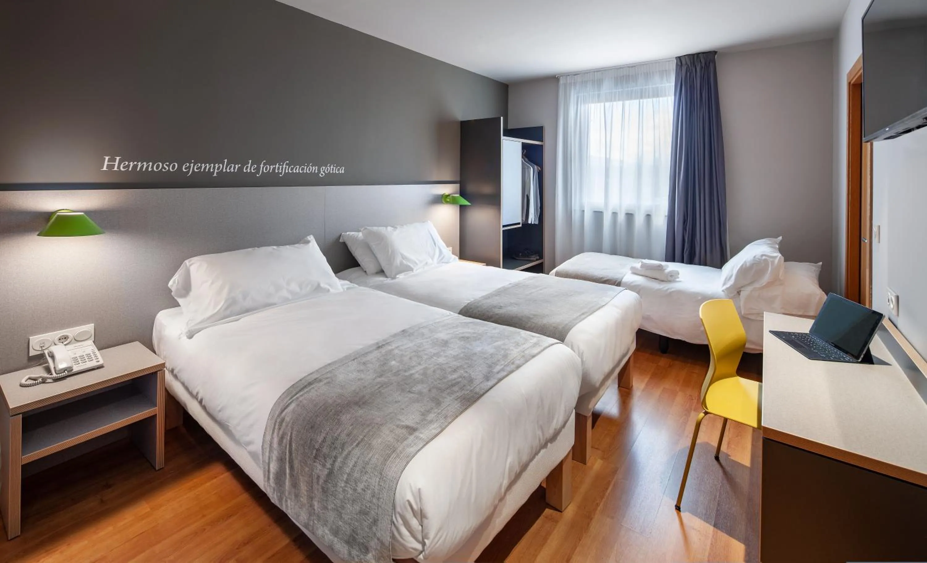Bedroom, Bed in ibis Styles Pamplona Noain