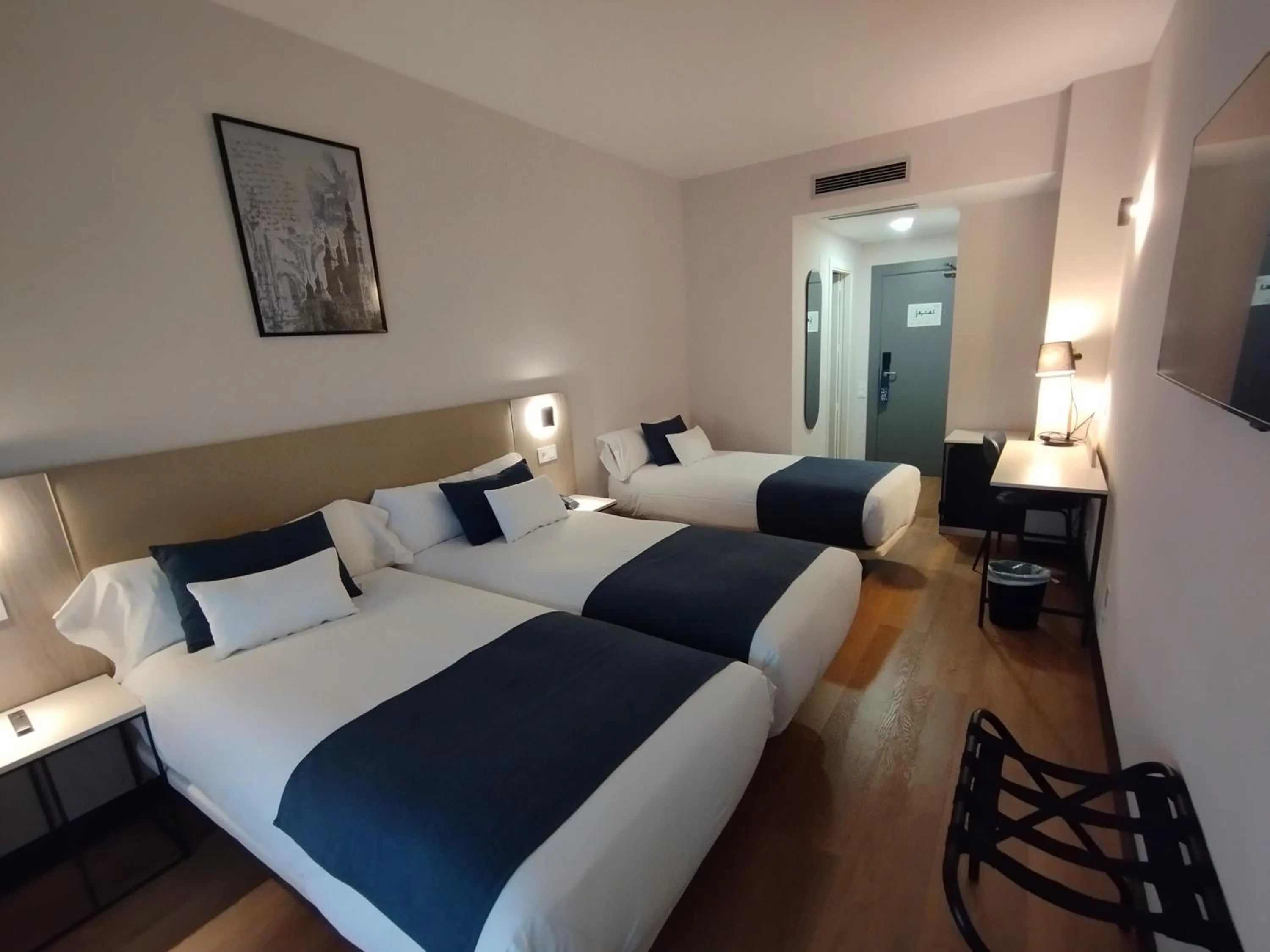 Bedroom, Bed in Hotel Don Jaime 54