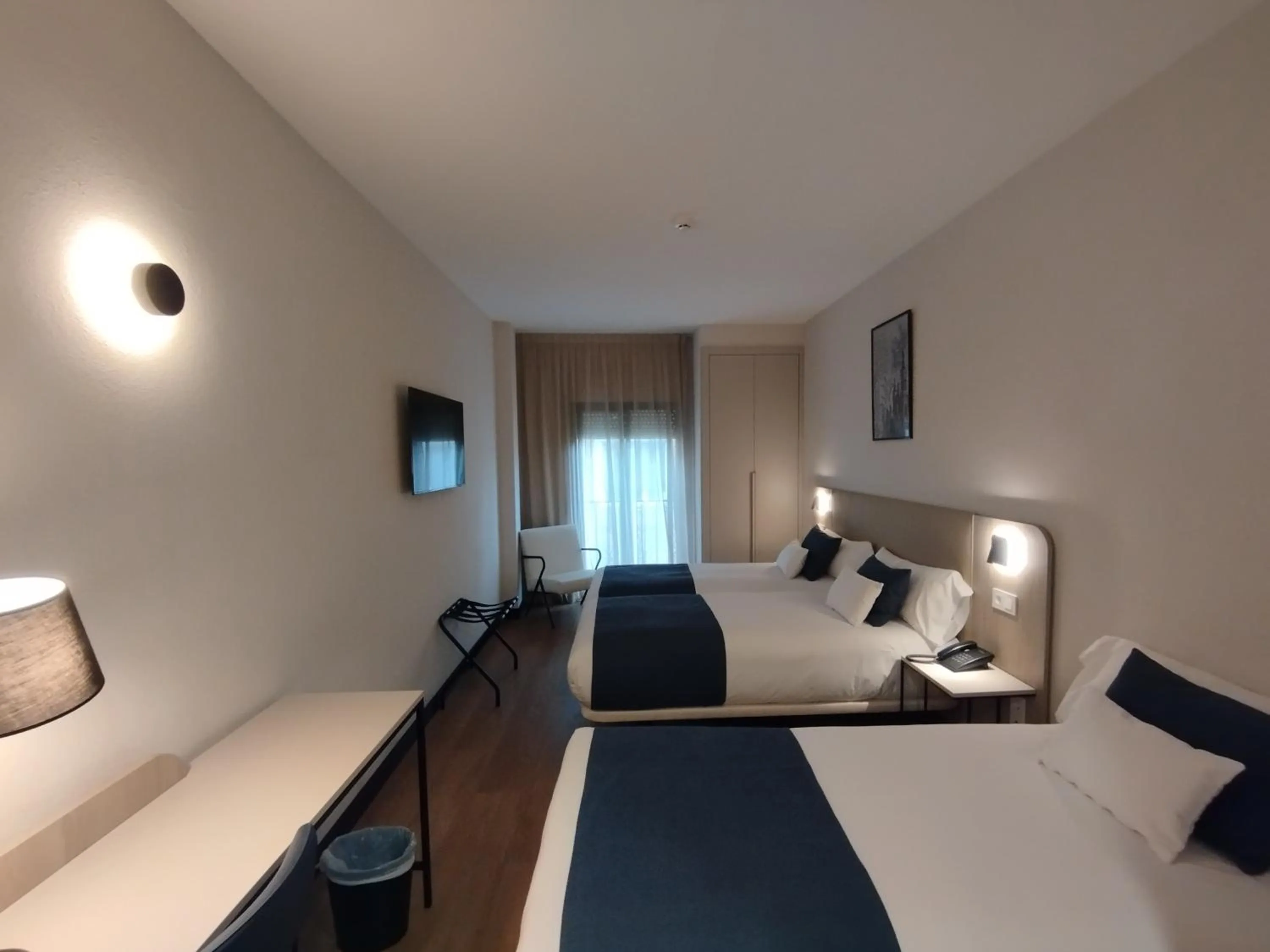 Bedroom, Bed in Hotel Don Jaime 54