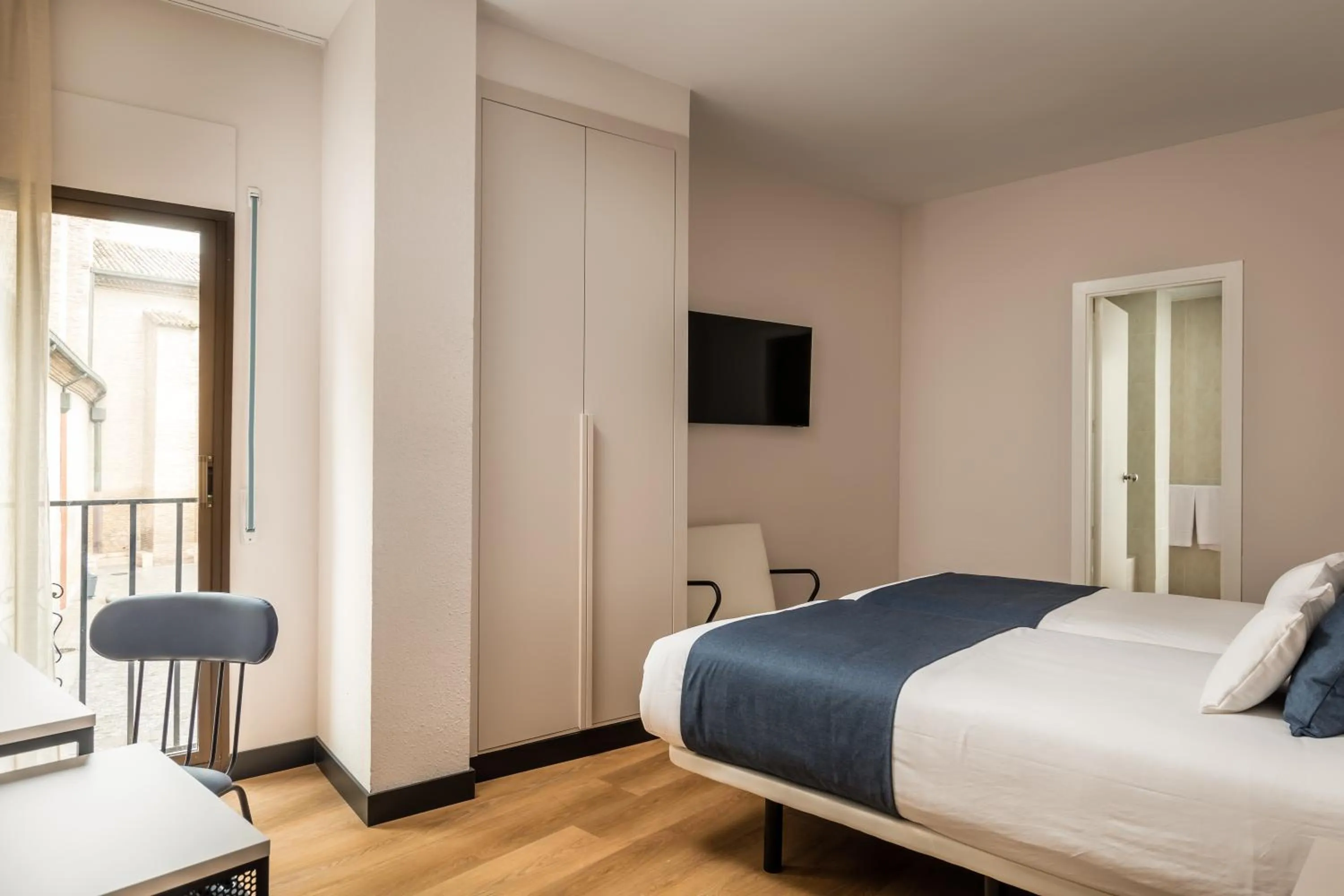 Bed in Hotel Don Jaime 54