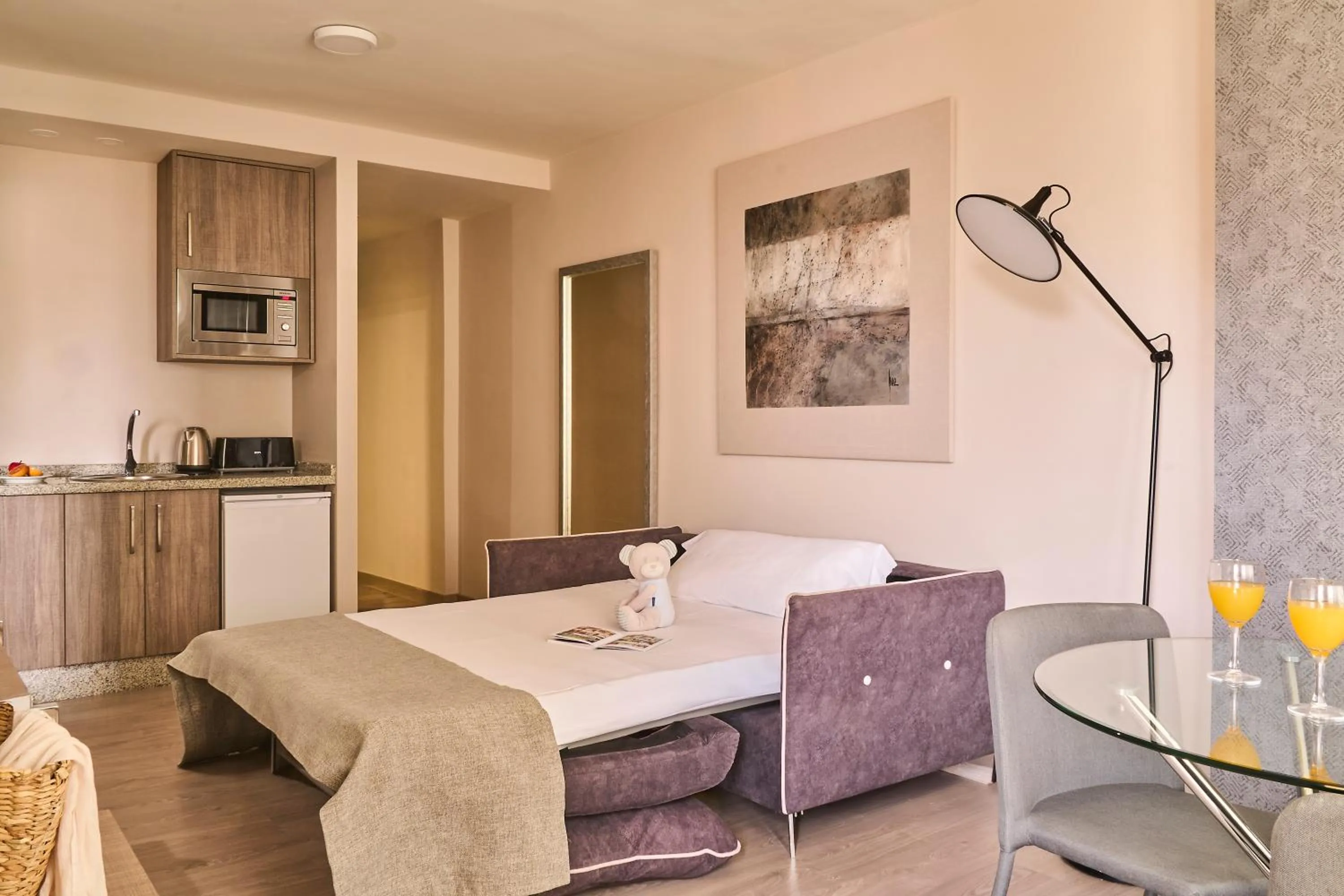 Dining area, Bed in Ona Marbella Inn