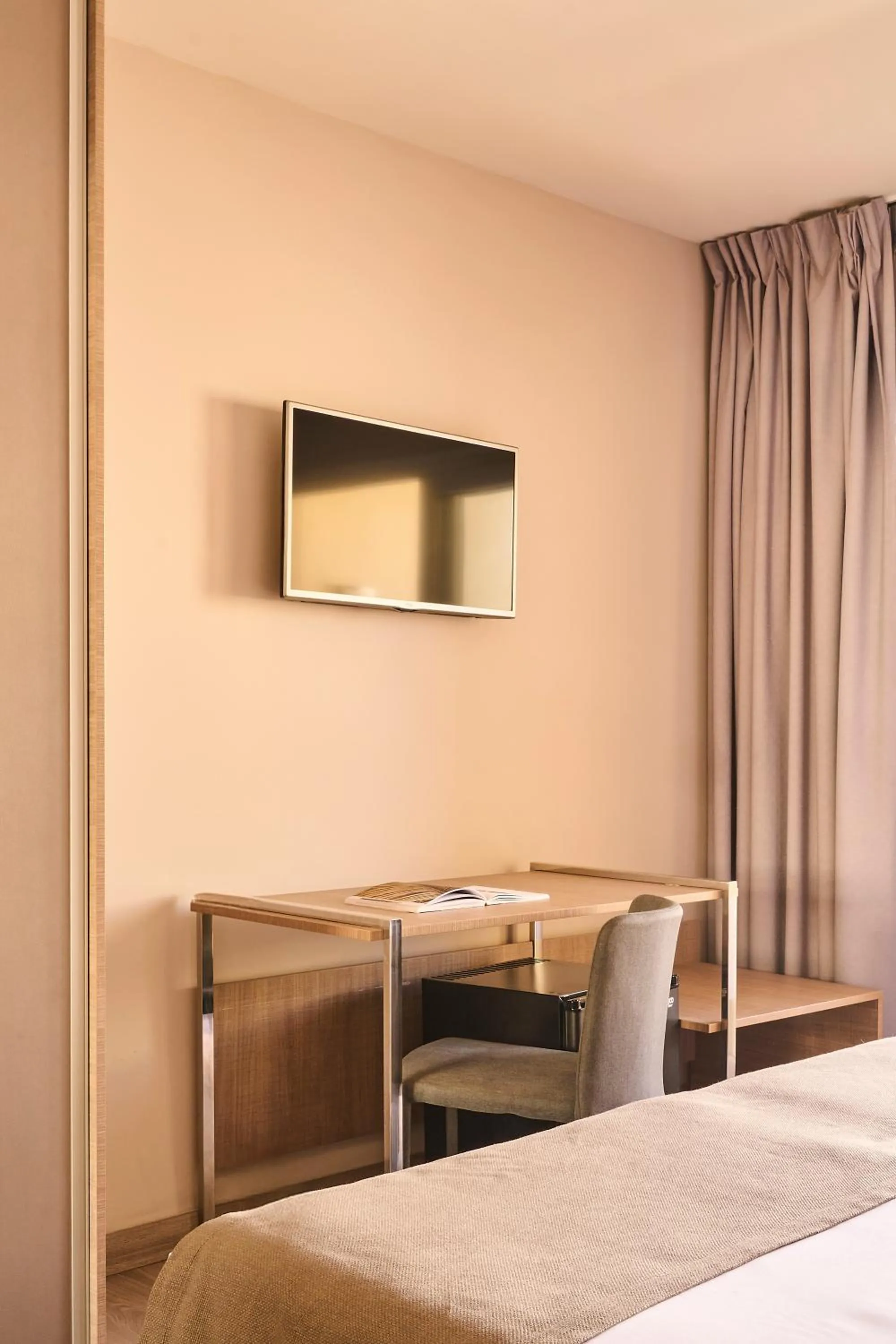 Photo of the whole room, Bed in Ona Marbella Inn