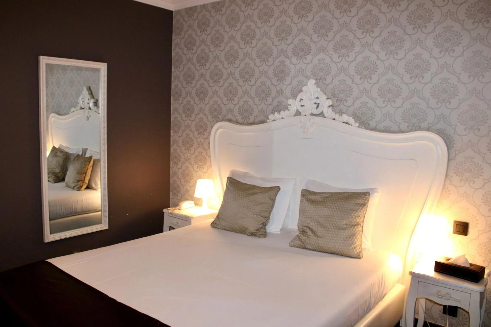 Bed in V E R O N E - Rooms & Suites - Liège - Rocourt
