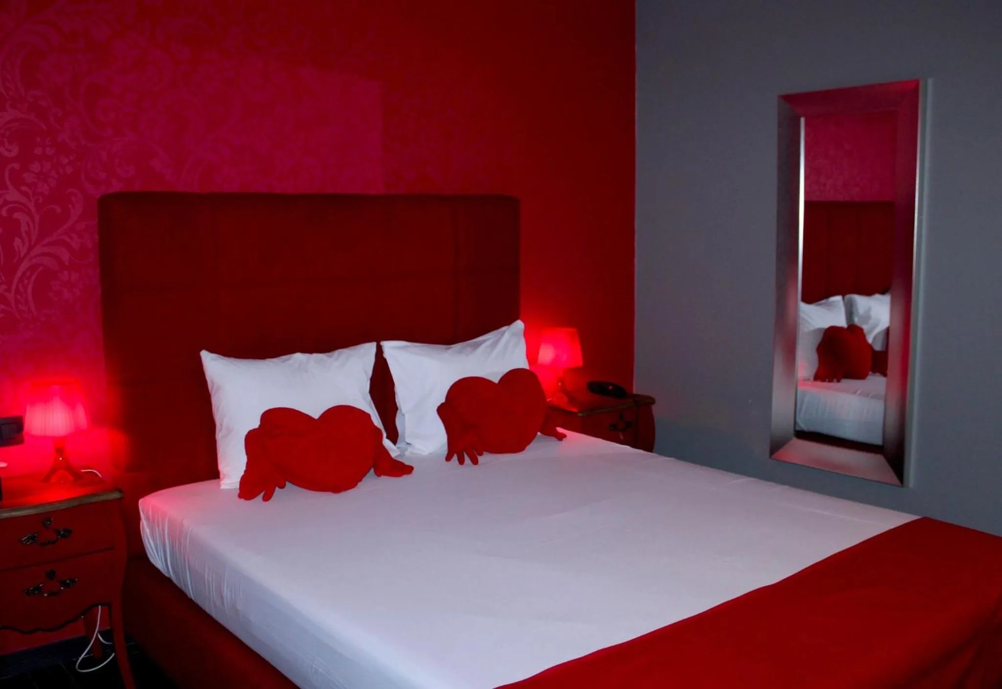 Bed in V E R O N E - Rooms & Suites - Liège - Rocourt