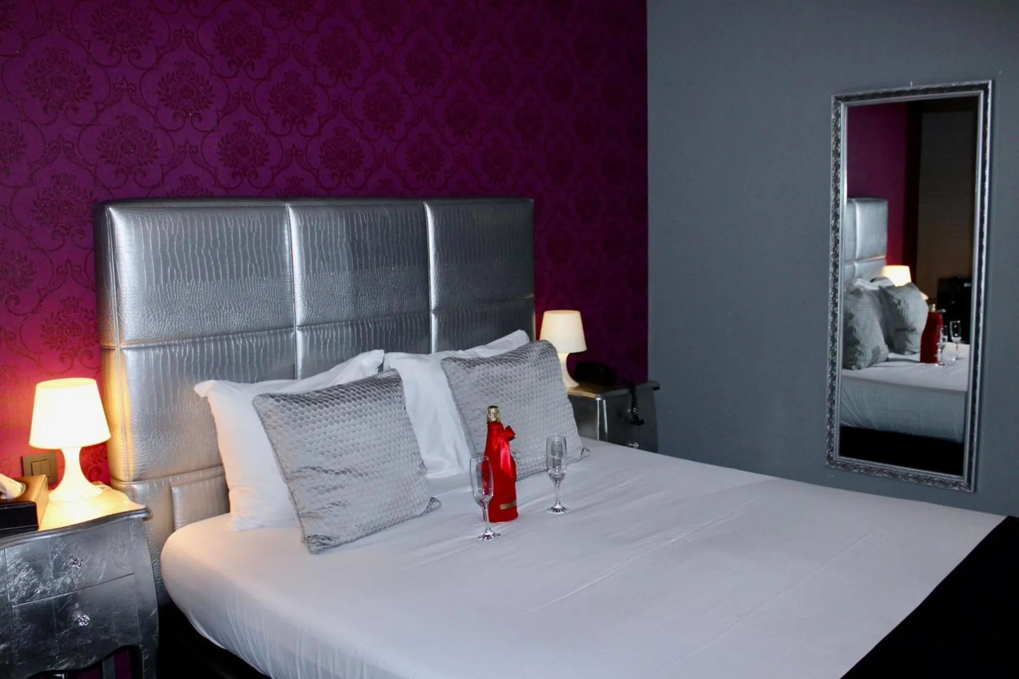 Bed in V E R O N E - Rooms & Suites - Liège - Rocourt