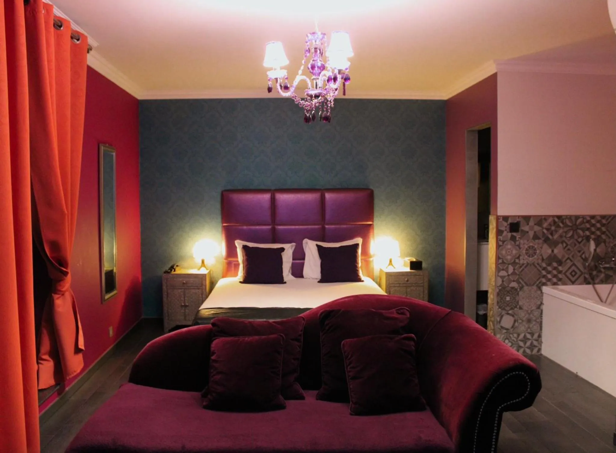Bed in V E R O N E - Rooms & Suites - Liège - Rocourt