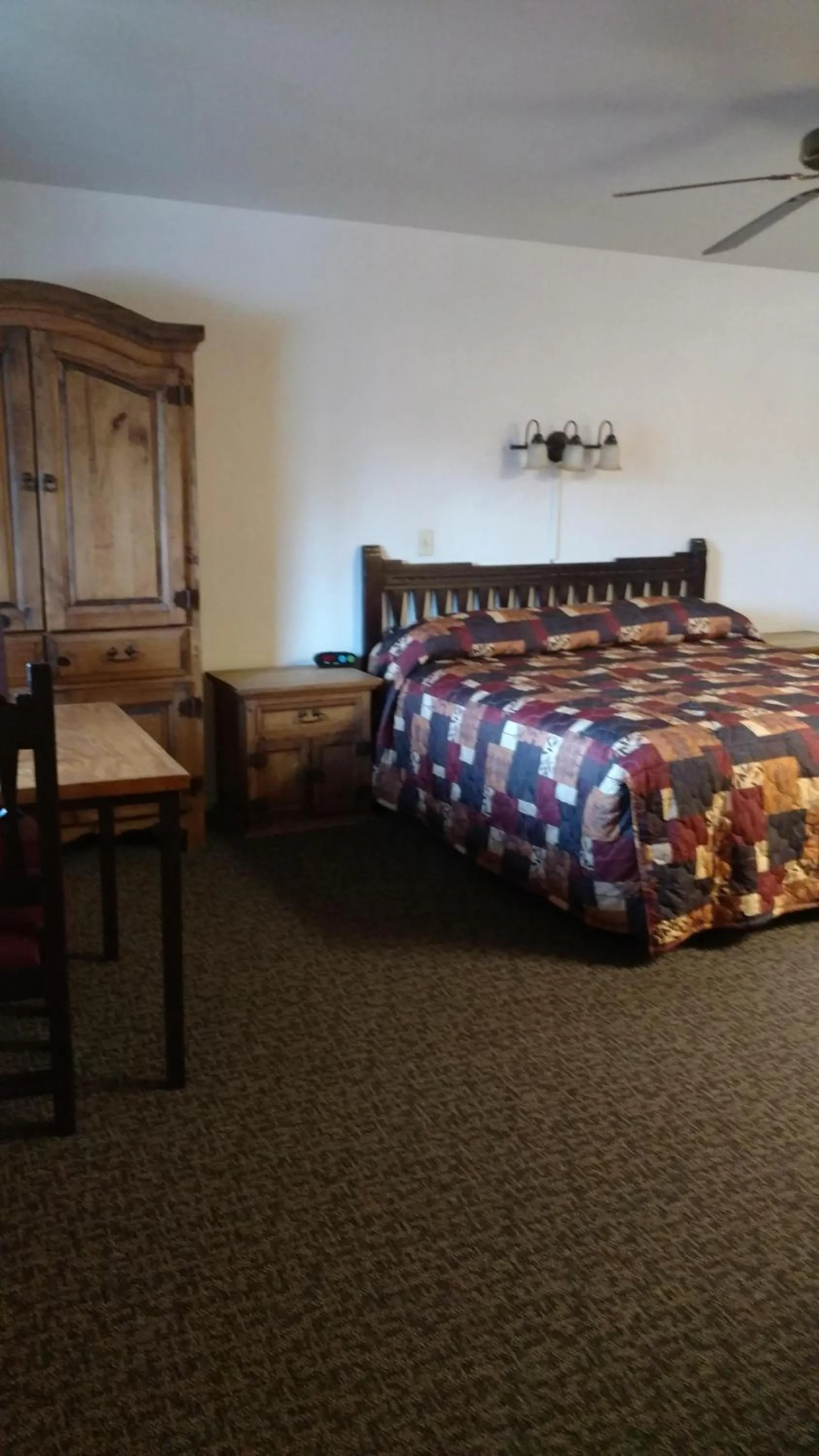 Bed in Chama River Bend Lodge