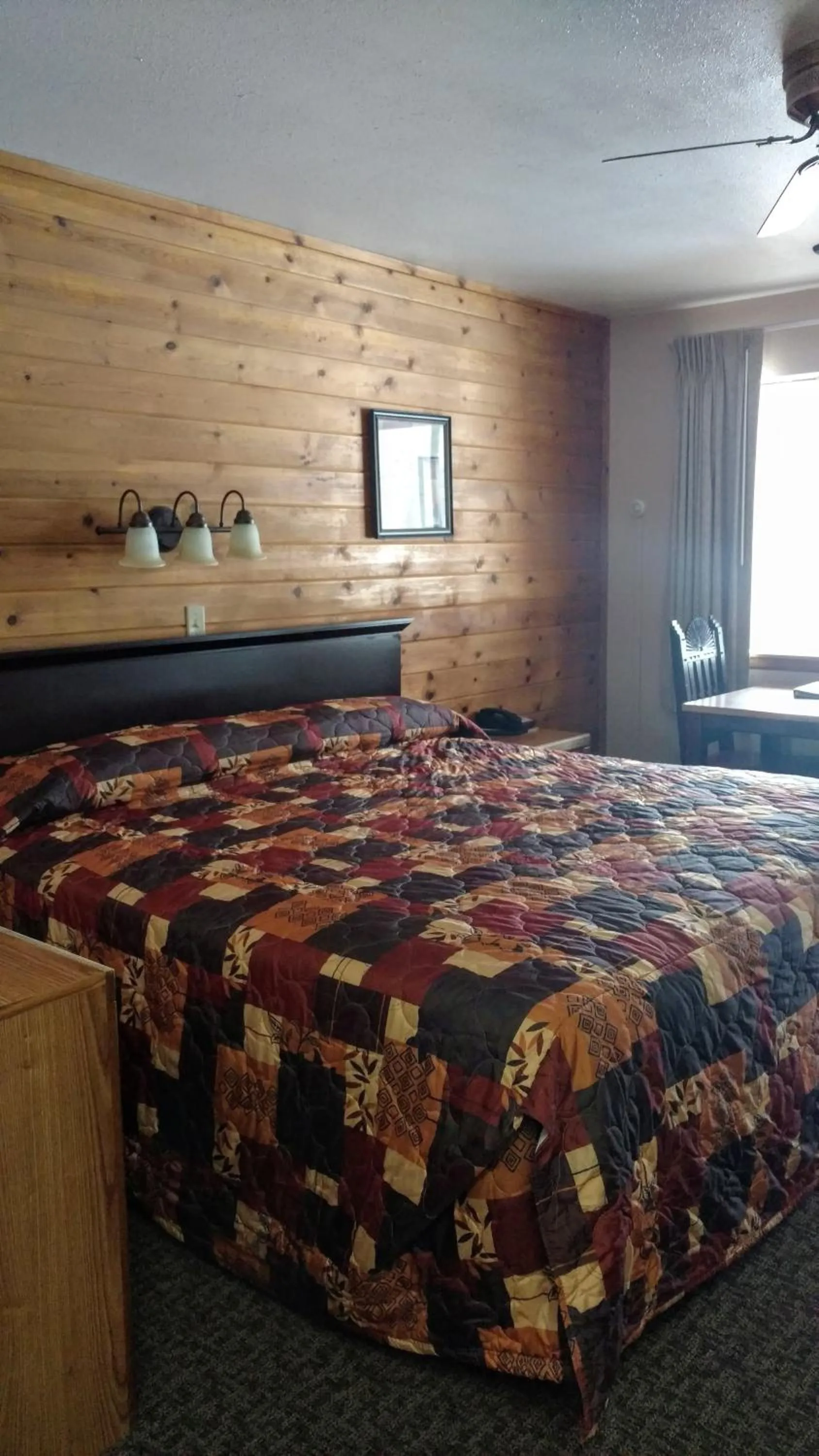 Bed in Chama River Bend Lodge