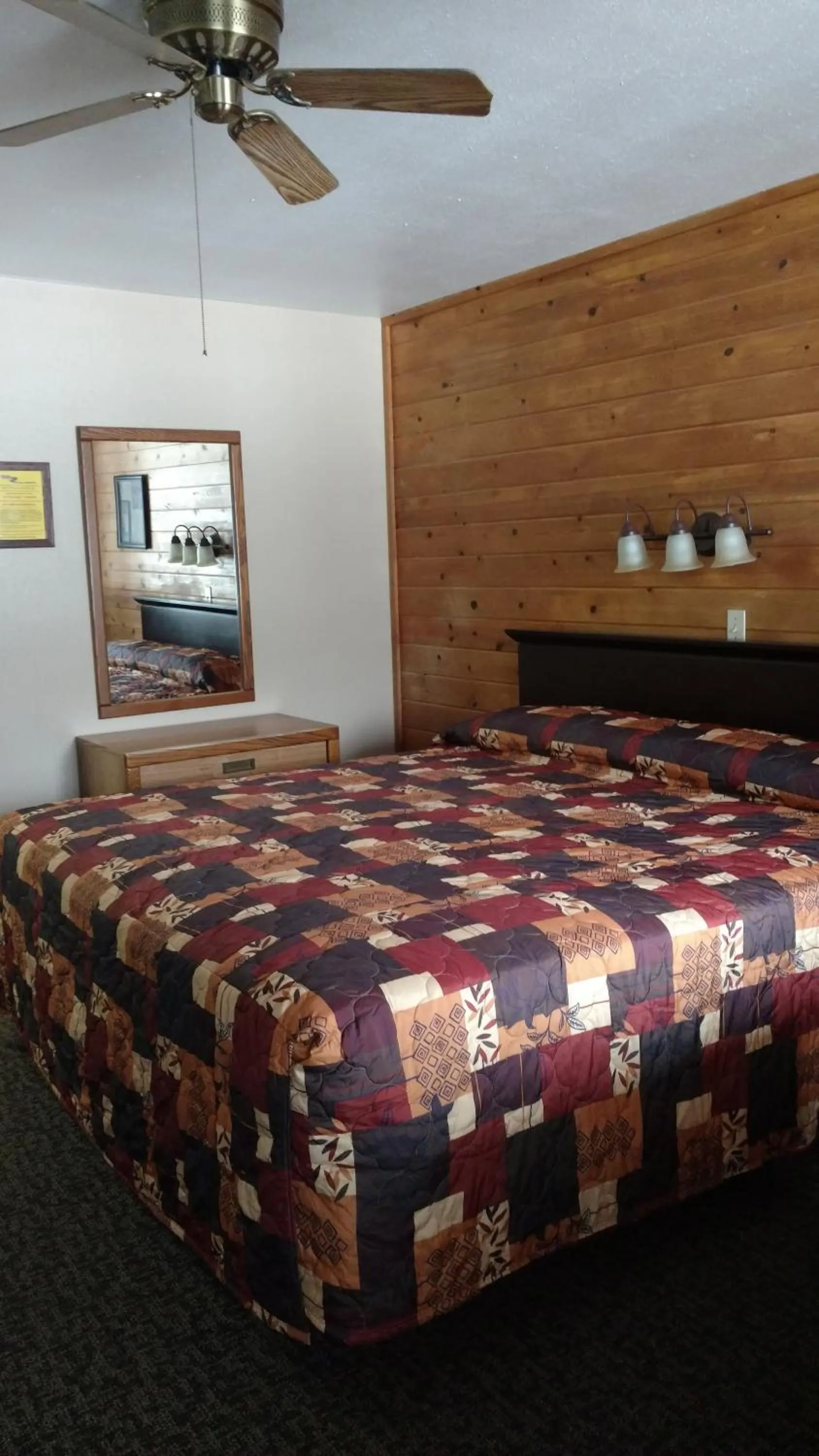 Bed in Chama River Bend Lodge
