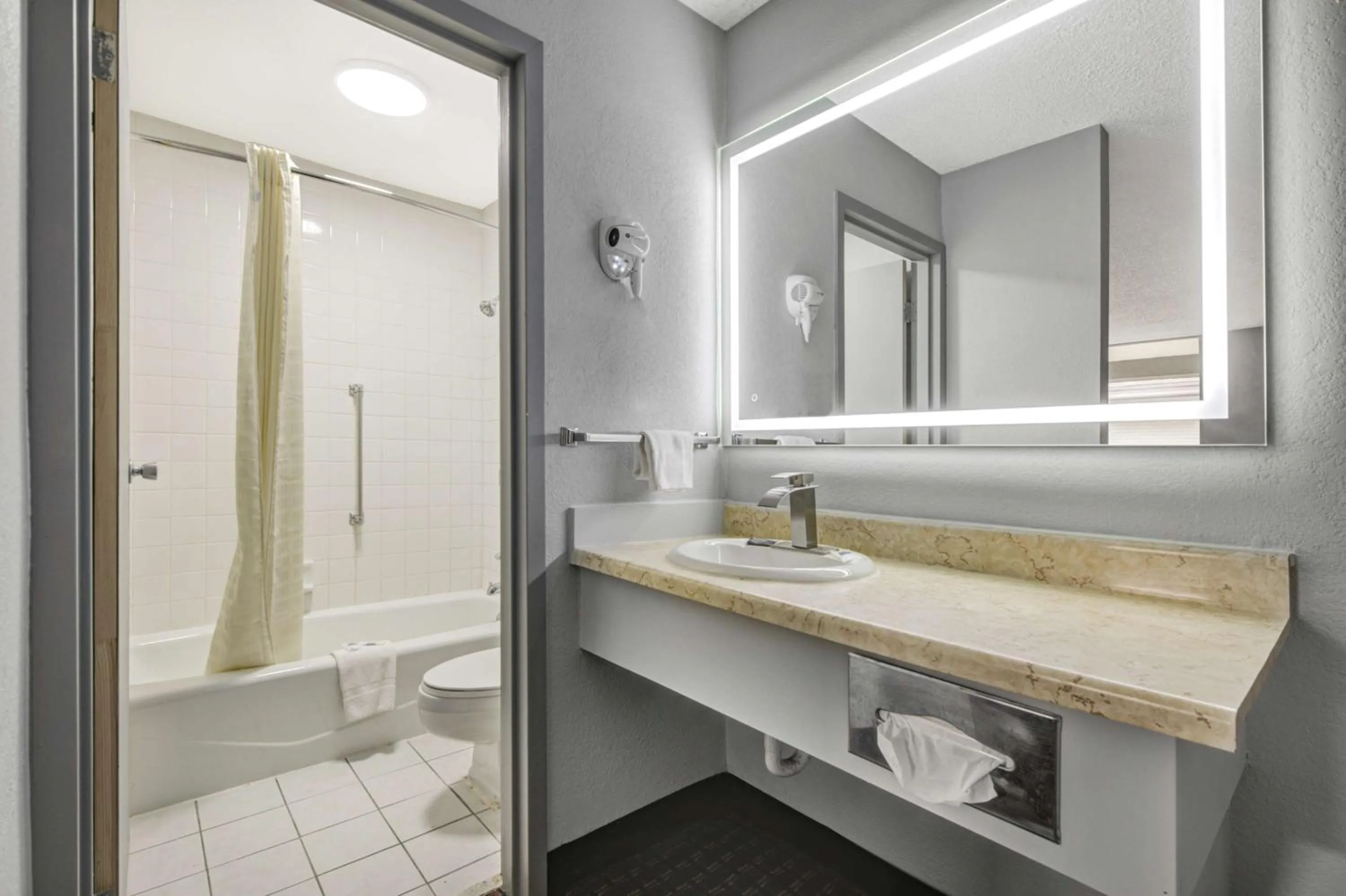 Bedroom in Motel 6 Chickasha, OK