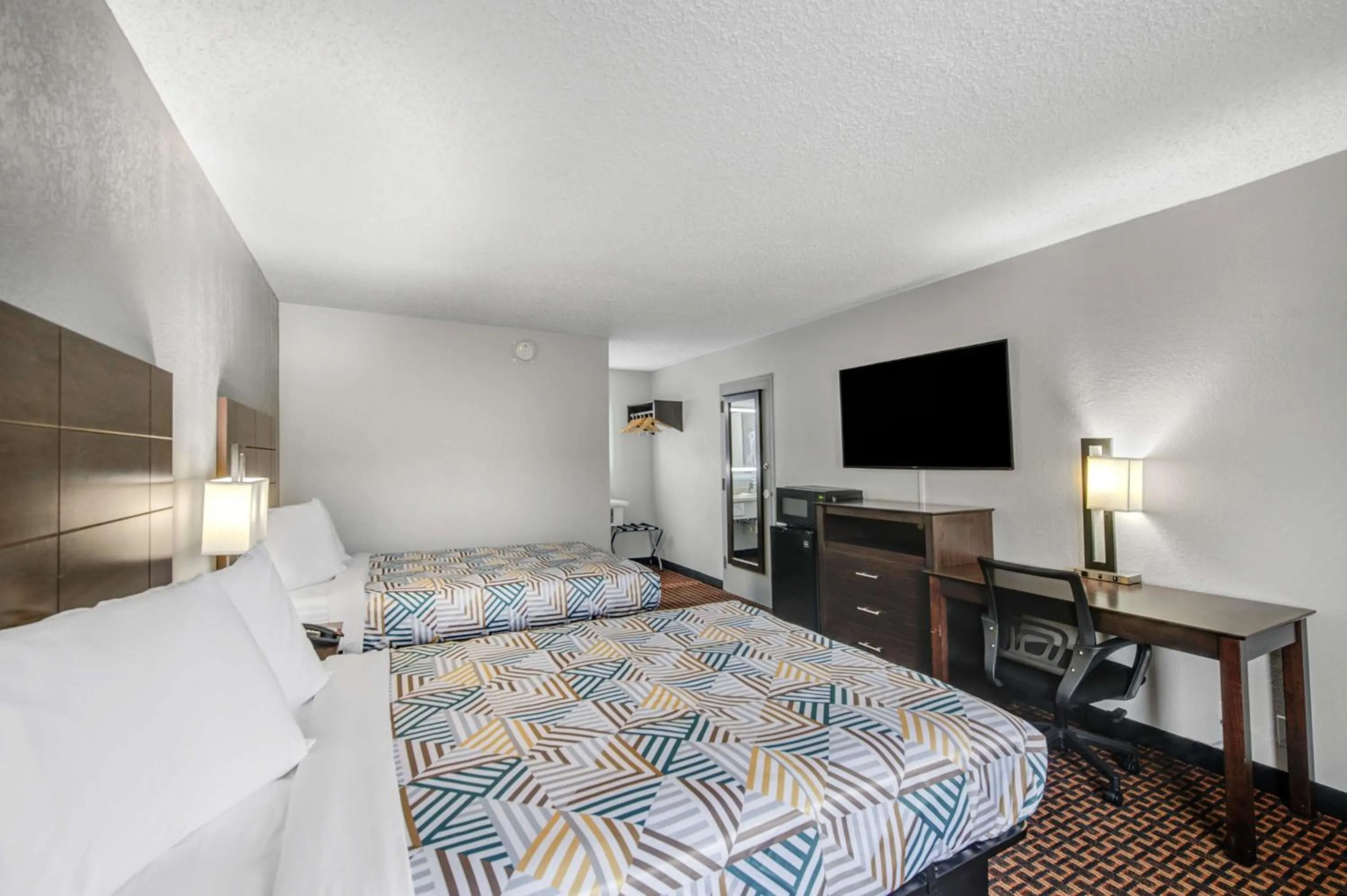 Bedroom, Bed in Motel 6 Chickasha, OK