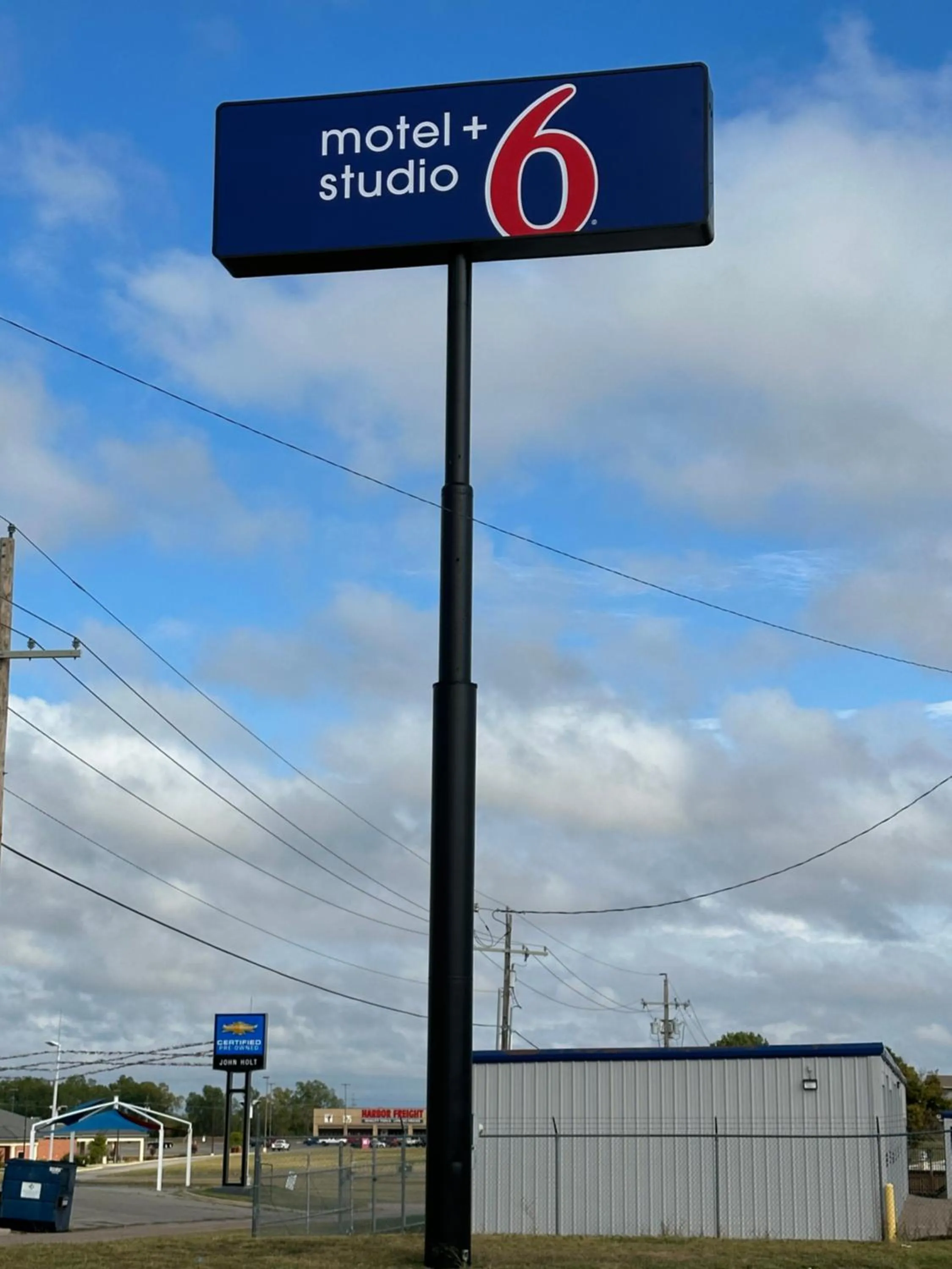 Property logo or sign in Motel 6 Chickasha, OK