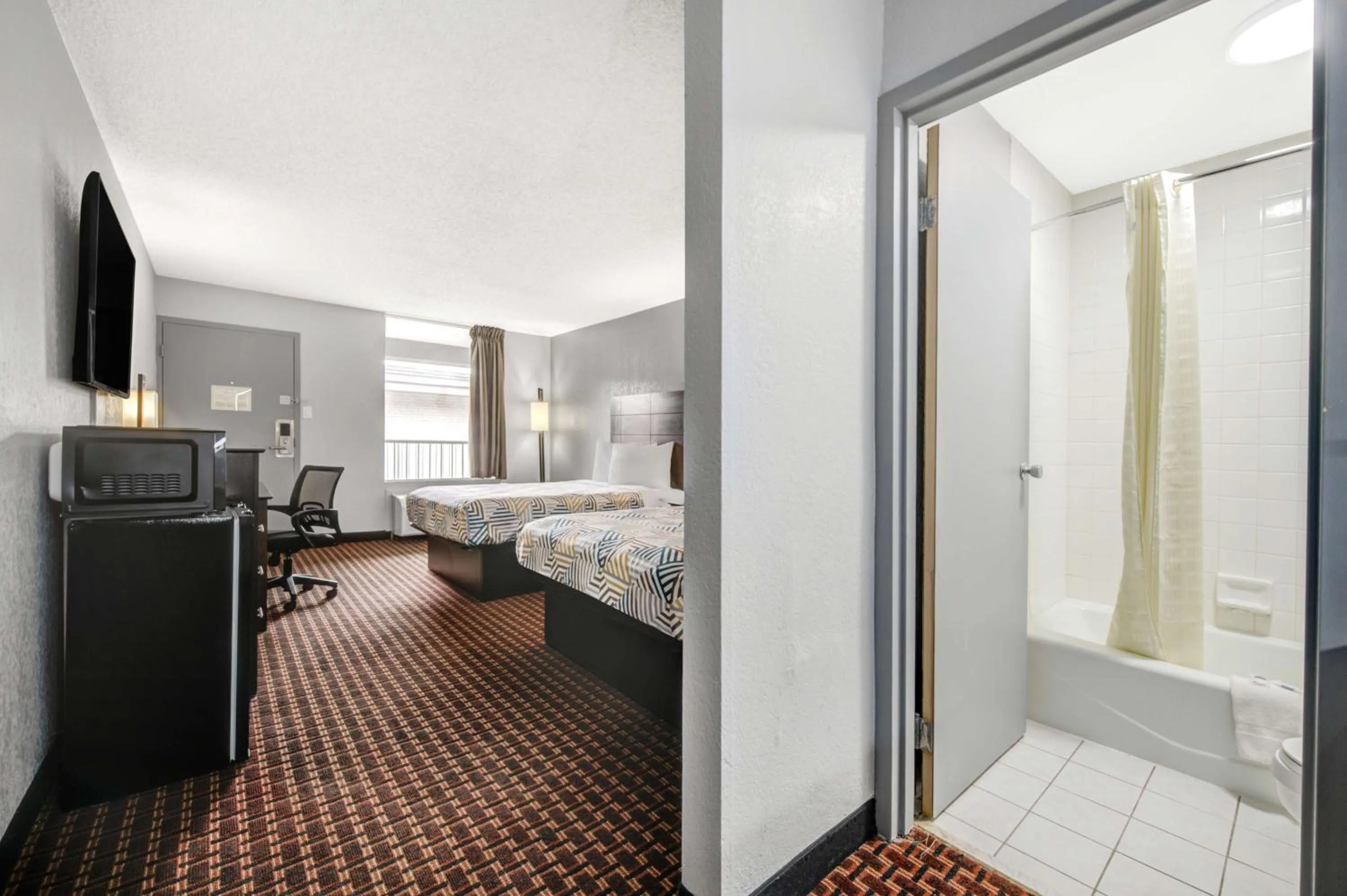 Bedroom, Bed in Motel 6 Chickasha, OK