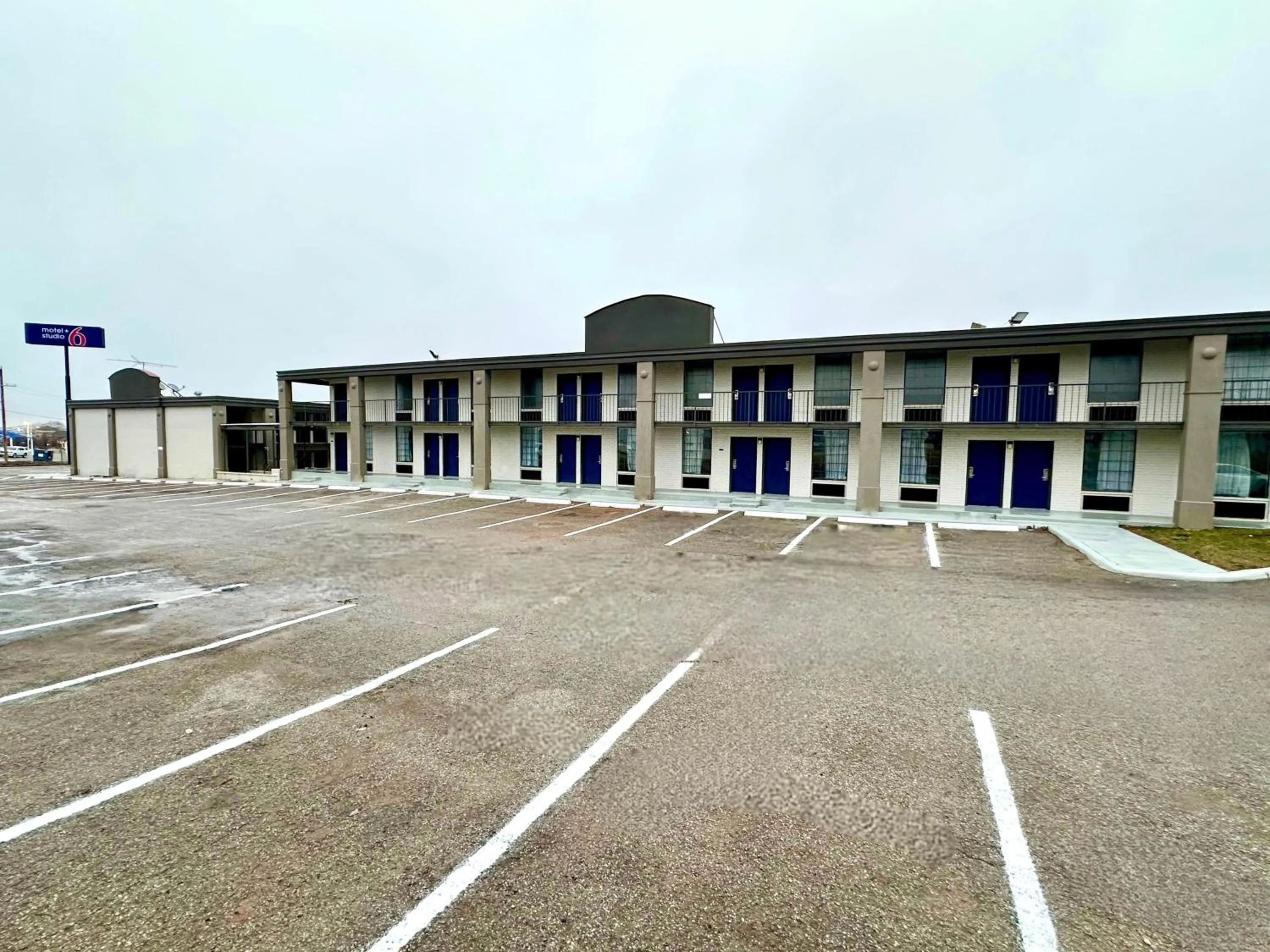 Property building in Motel 6 Chickasha, OK