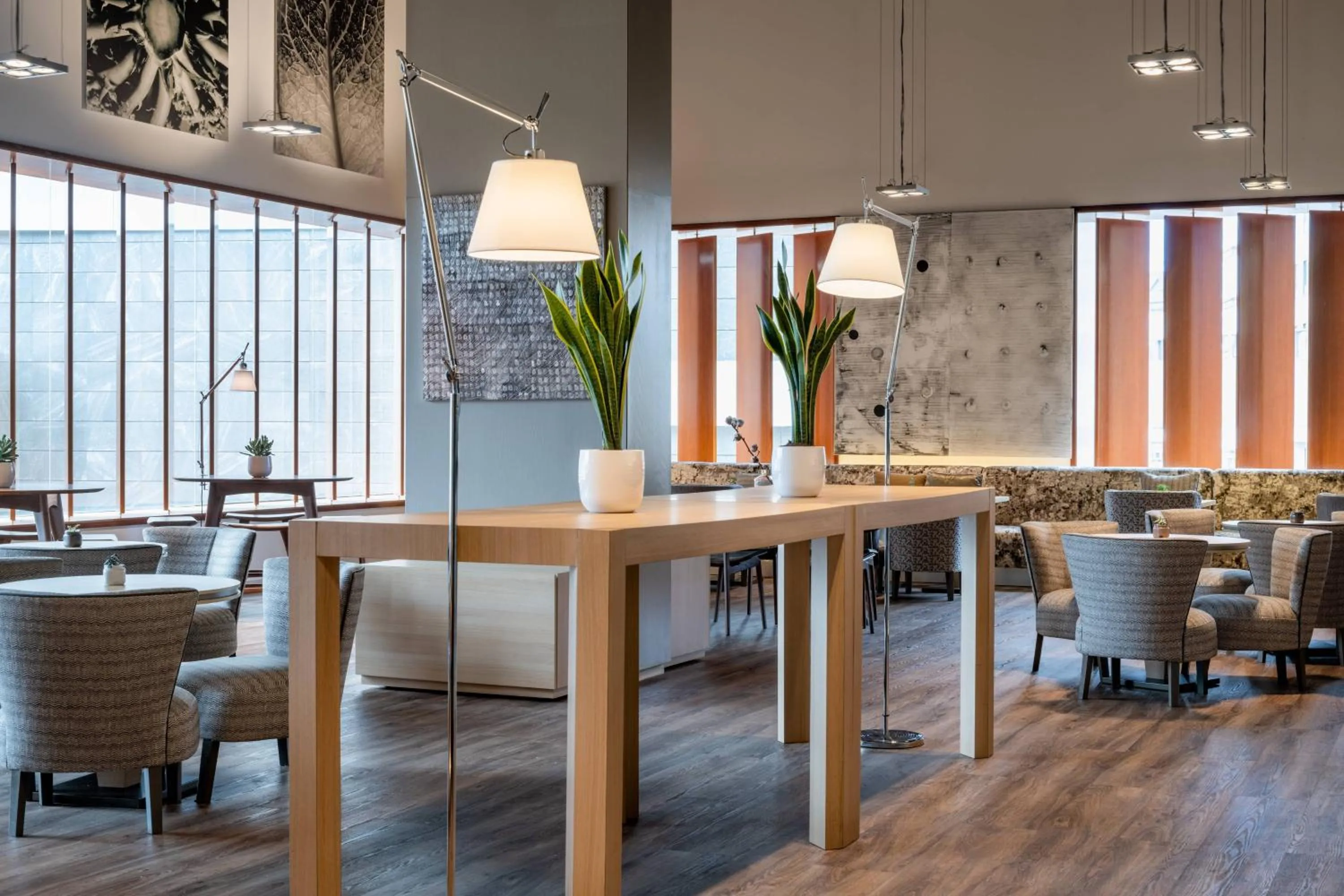 Lounge or bar in AC Hotel A Coruña by Marriott