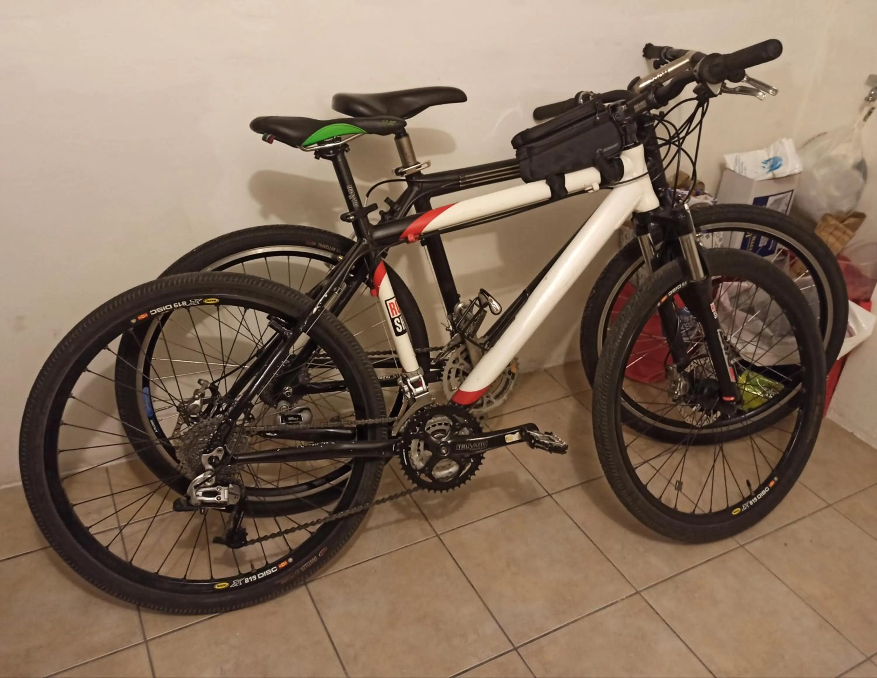 Cycling in Palazzo Boscareto - suites di charme in centro storico - garage moto, box bici