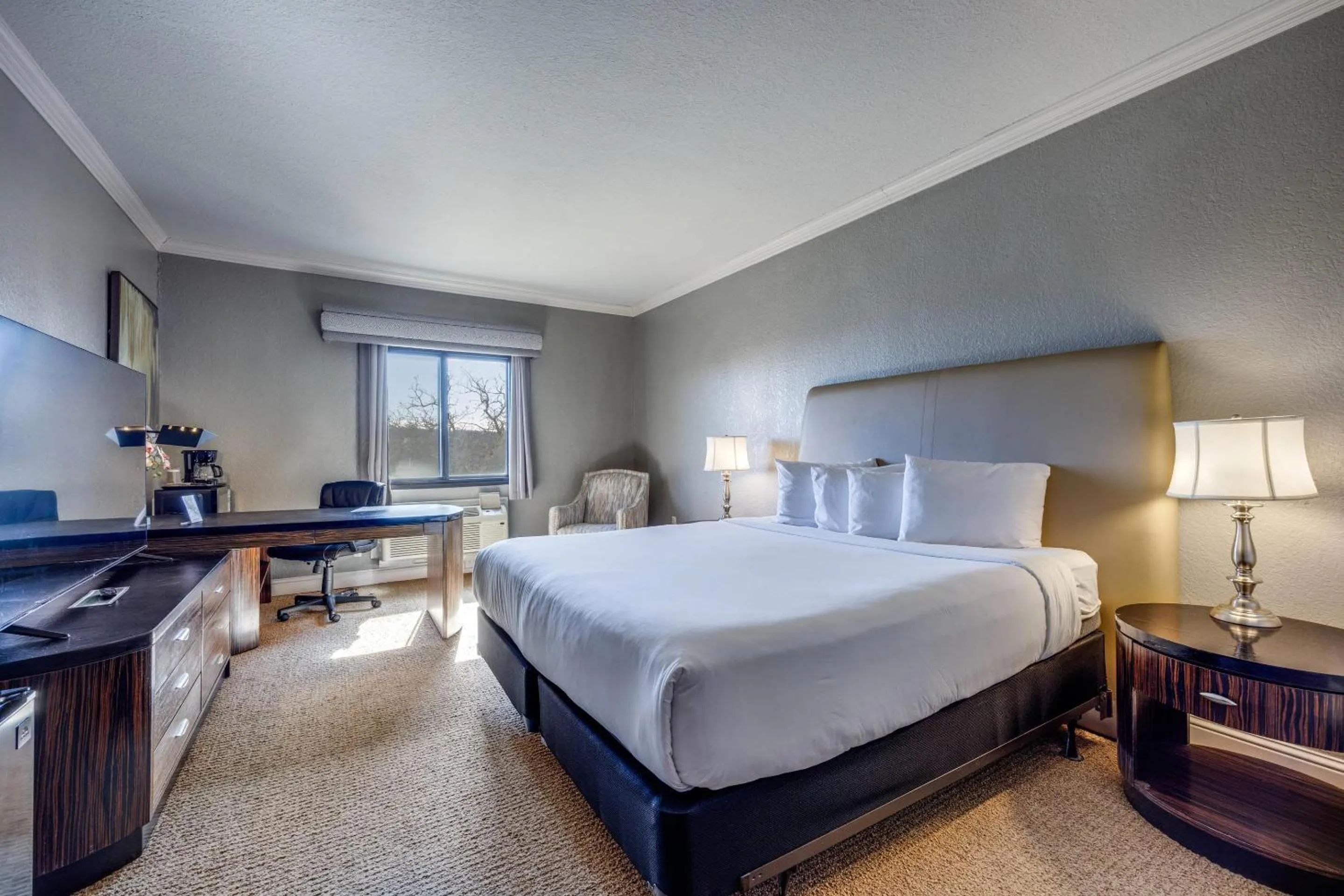 Bedroom, Bed in Tanglewood Resort on Lake Texoma, an Ascend Collection Resort