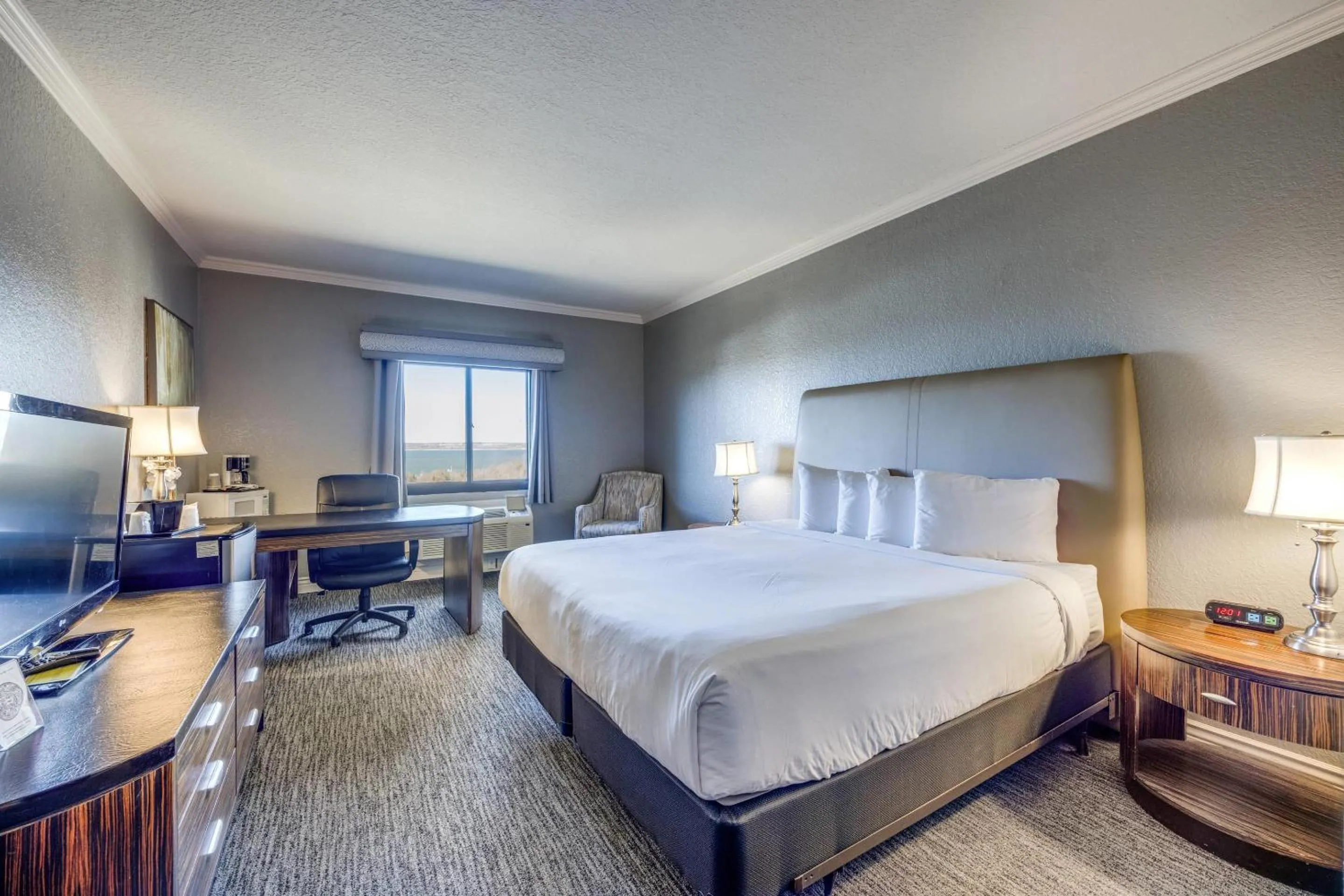 Bedroom, Bed in Tanglewood Resort on Lake Texoma, an Ascend Collection Resort