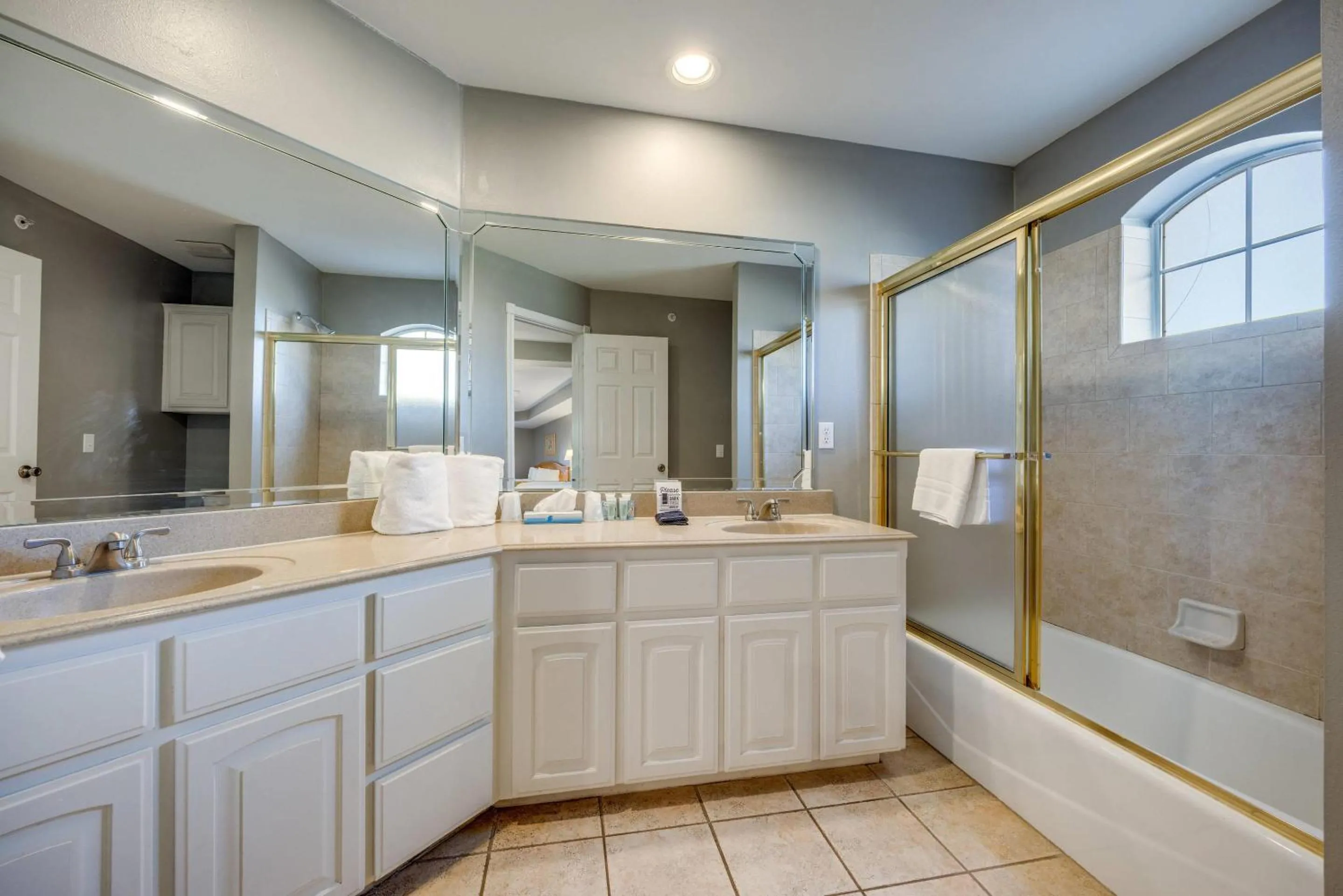Bedroom in Tanglewood Resort on Lake Texoma, an Ascend Collection Resort