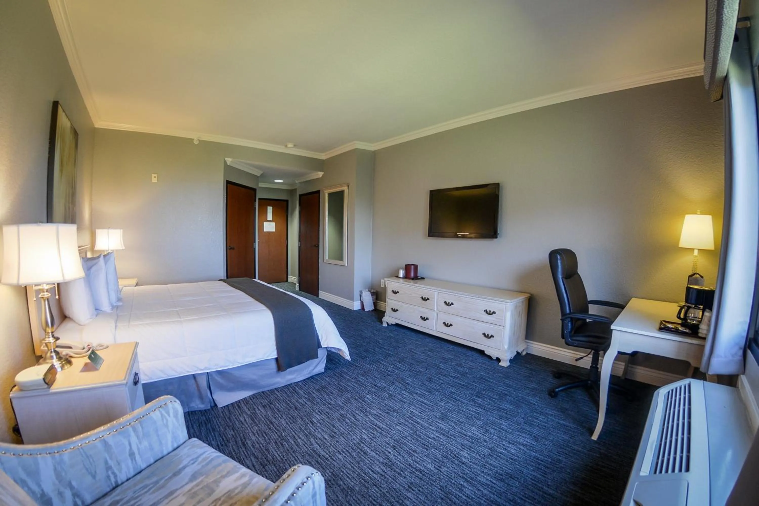Bedroom, Bed in Tanglewood Resort on Lake Texoma, an Ascend Collection Resort