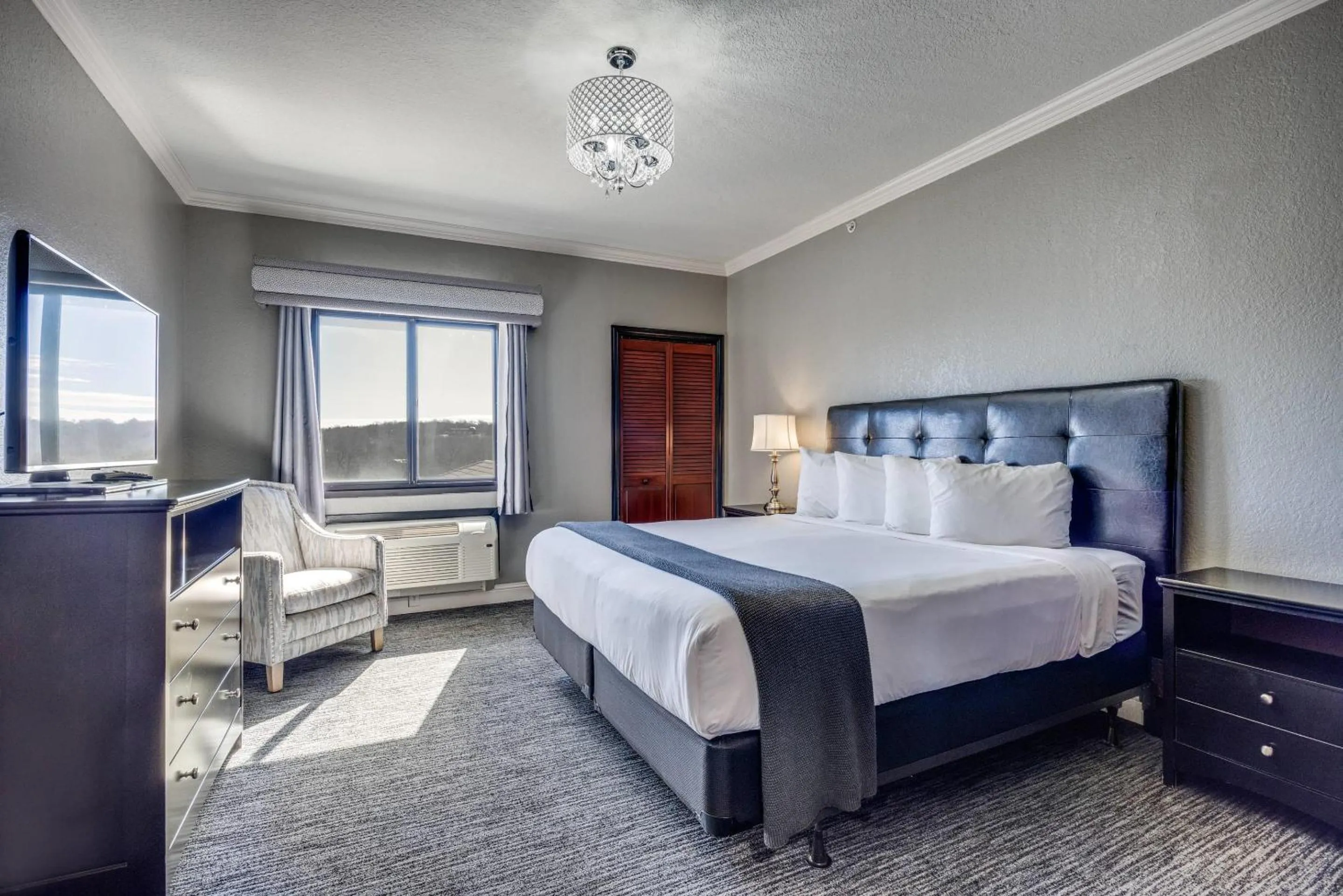 Bedroom, Bed in Tanglewood Resort on Lake Texoma, an Ascend Collection Resort