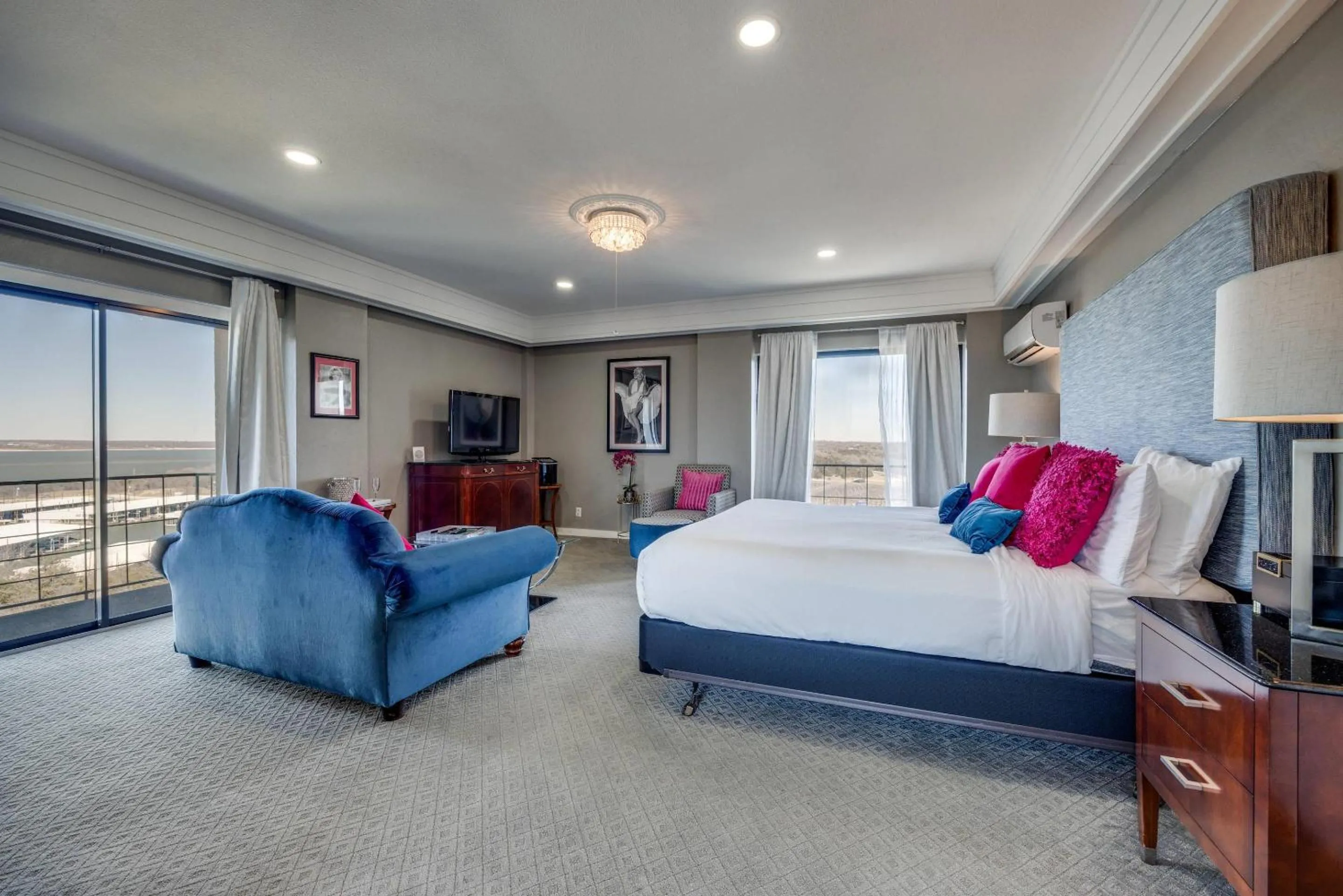 Bedroom, Bed in Tanglewood Resort on Lake Texoma, an Ascend Collection Resort