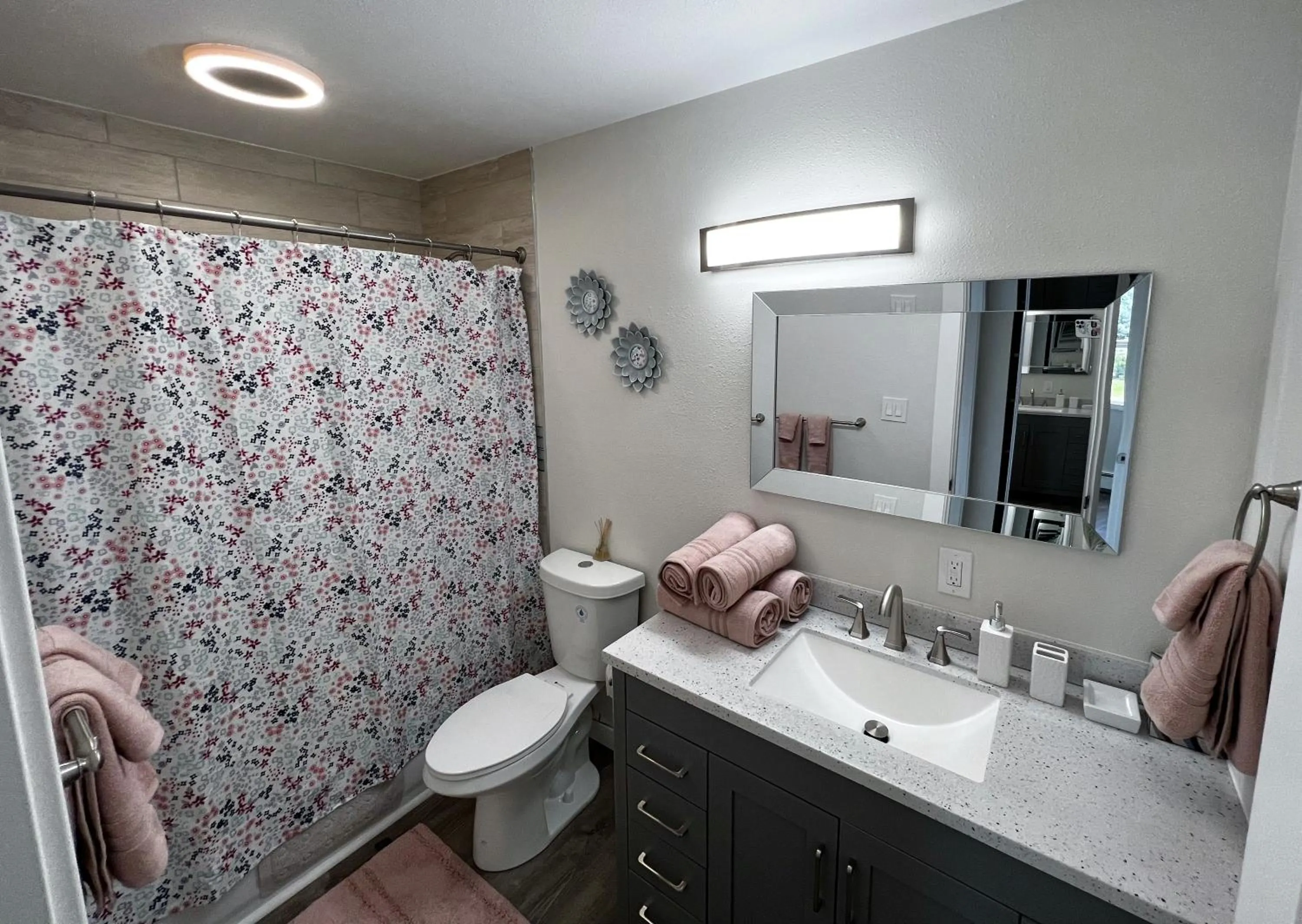 Shower in Anchorage midtown apartment- Wyoming 1