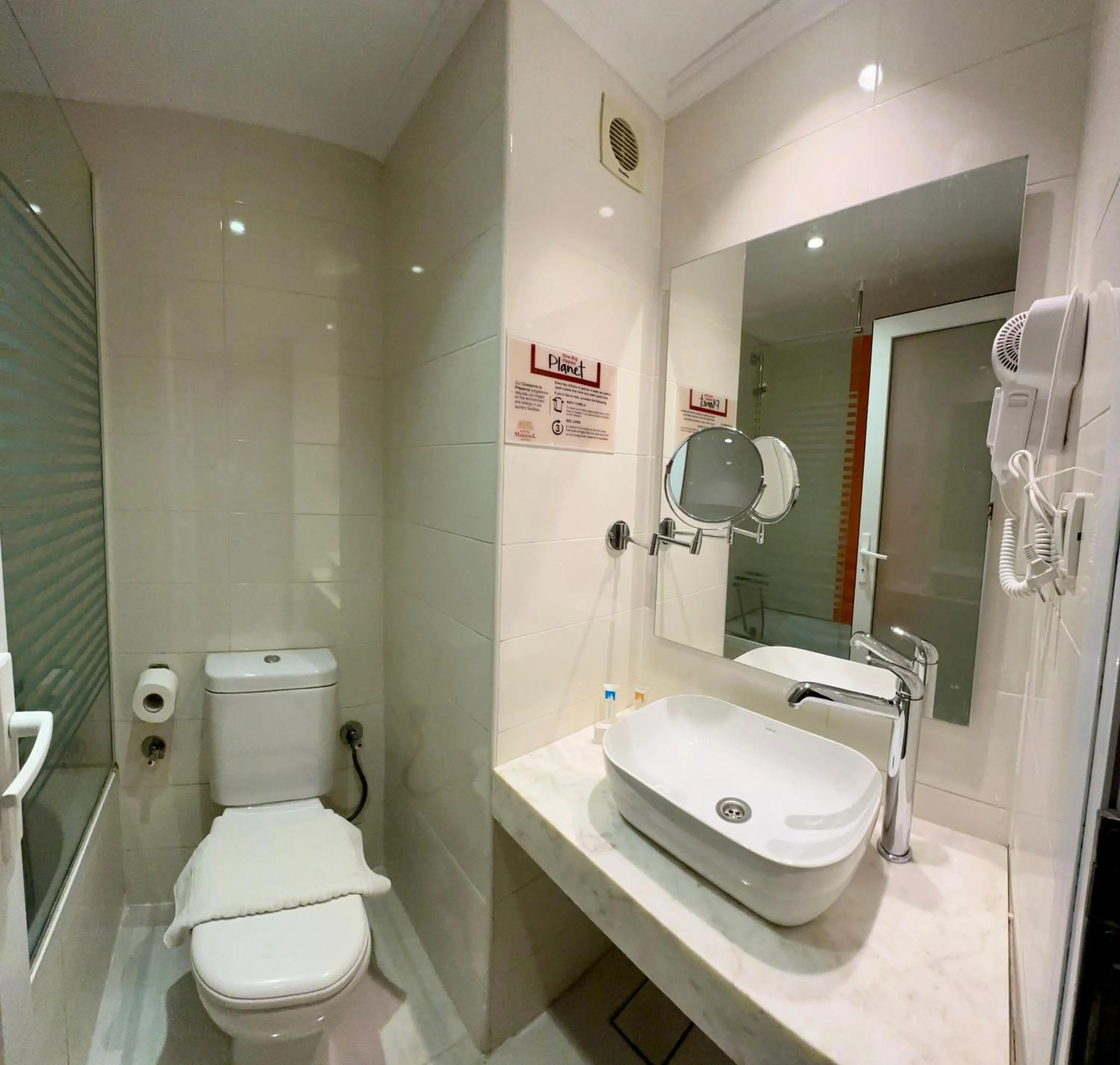 Bathroom in Hotel Royal Marshal