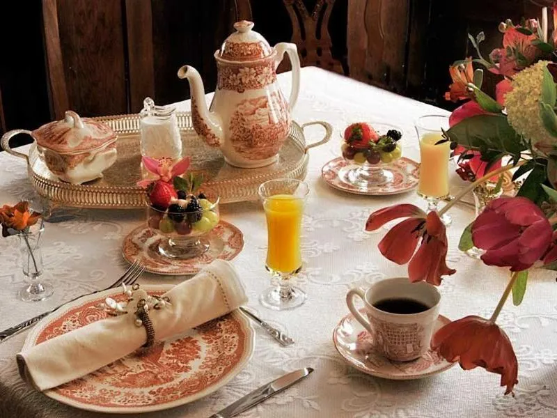 Dining area in Fisher House Victoria Bed and Breakfast