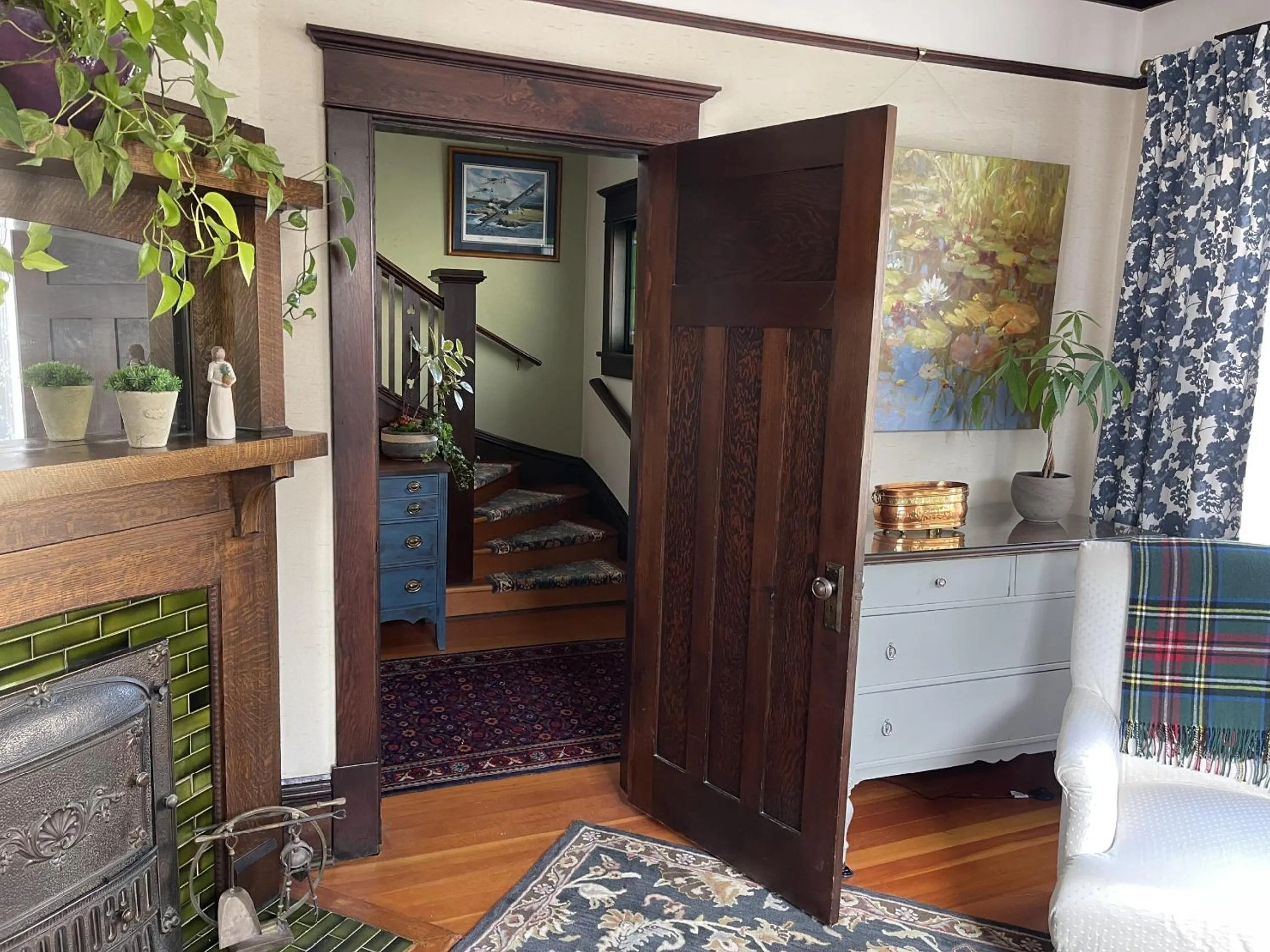 Living room, Bed in Fisher House Victoria Bed and Breakfast