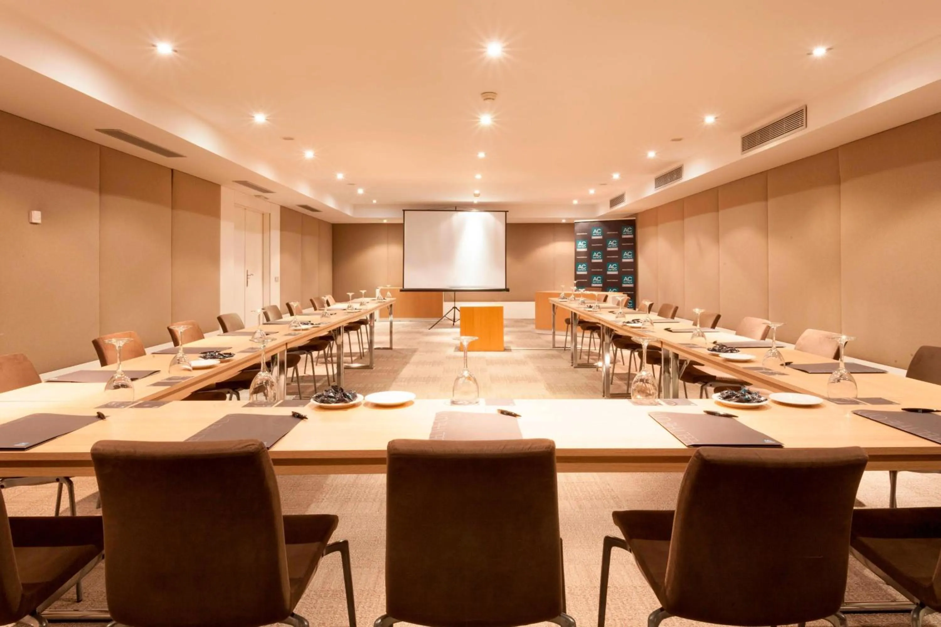 Meeting/conference room in AC Hotel Ciudad de Toledo by Marriott