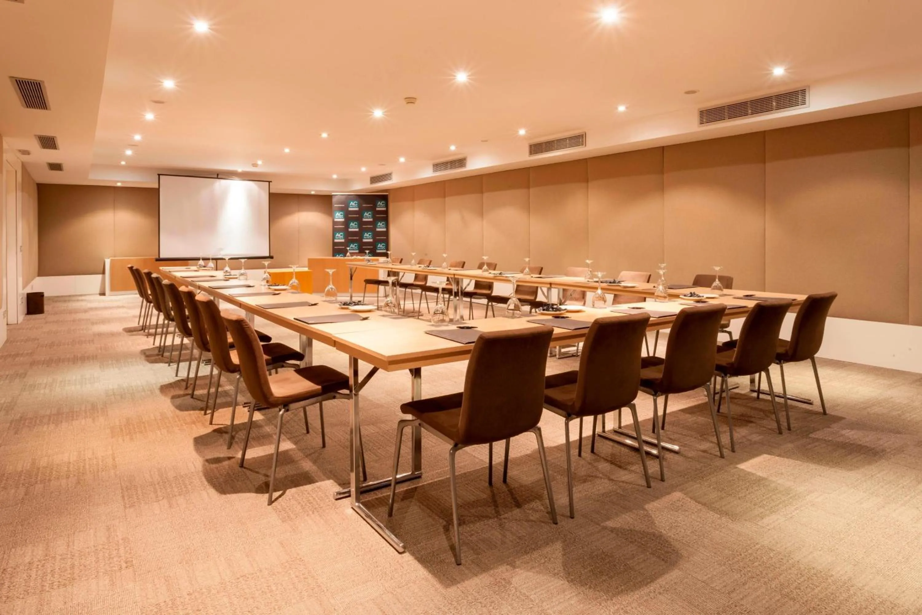 Meeting/conference room in AC Hotel Ciudad de Toledo by Marriott