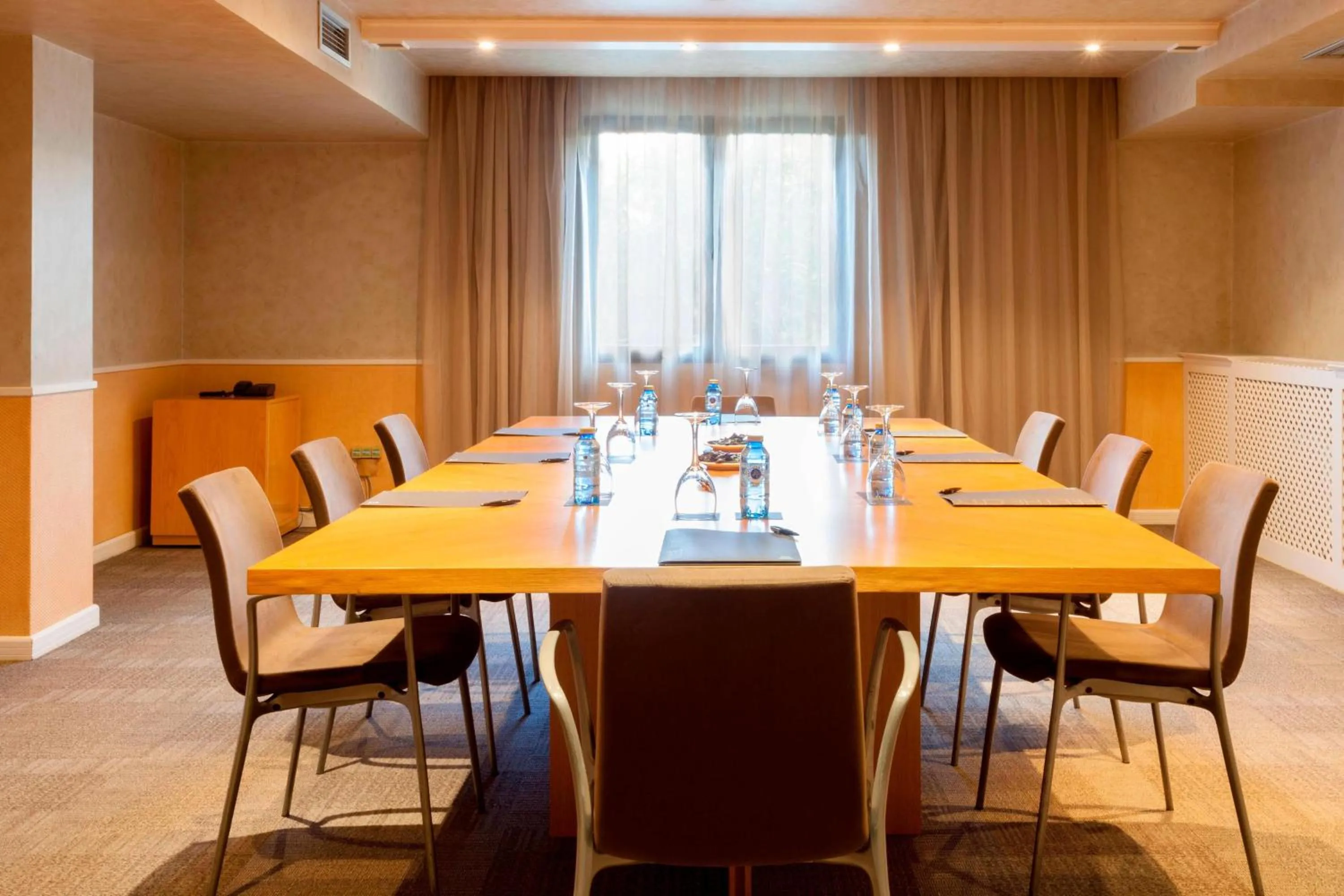 Meeting/conference room in AC Hotel Ciudad de Toledo by Marriott