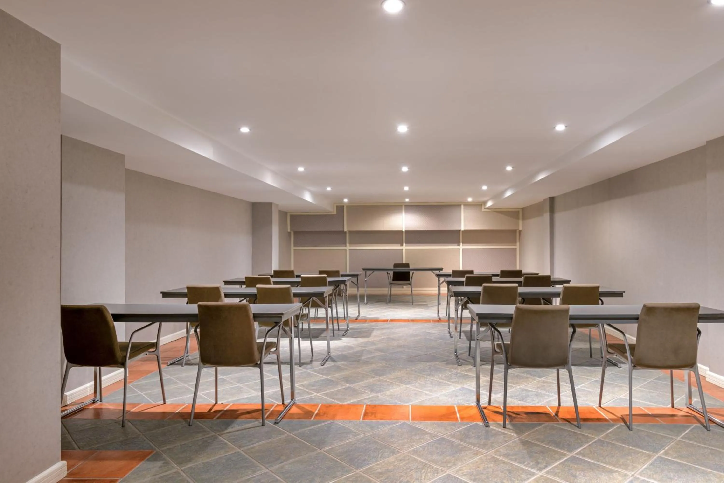 Meeting/conference room in AC Hotel Ciudad de Toledo by Marriott