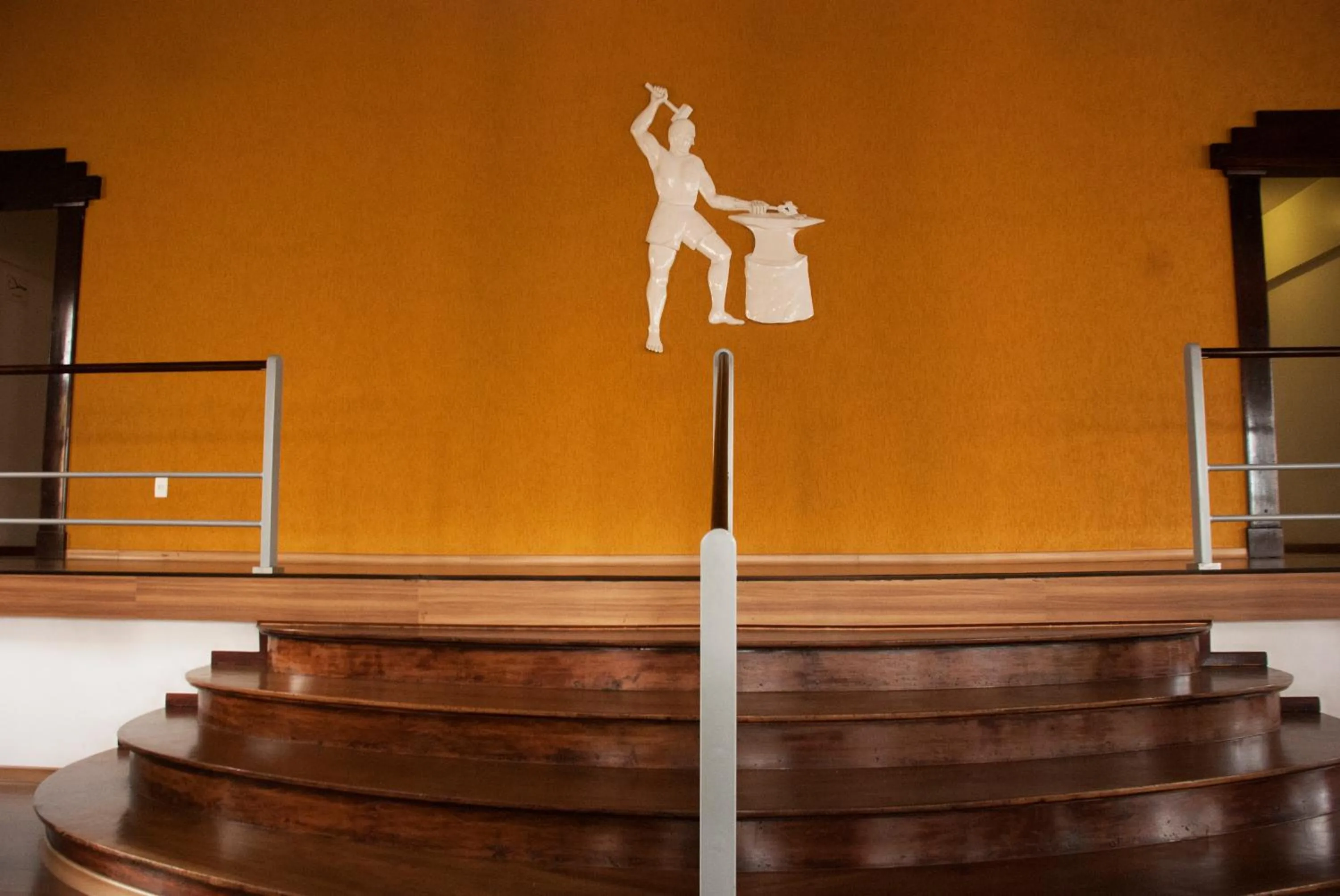 Communal lounge/ TV room in Hara Palace Hotel